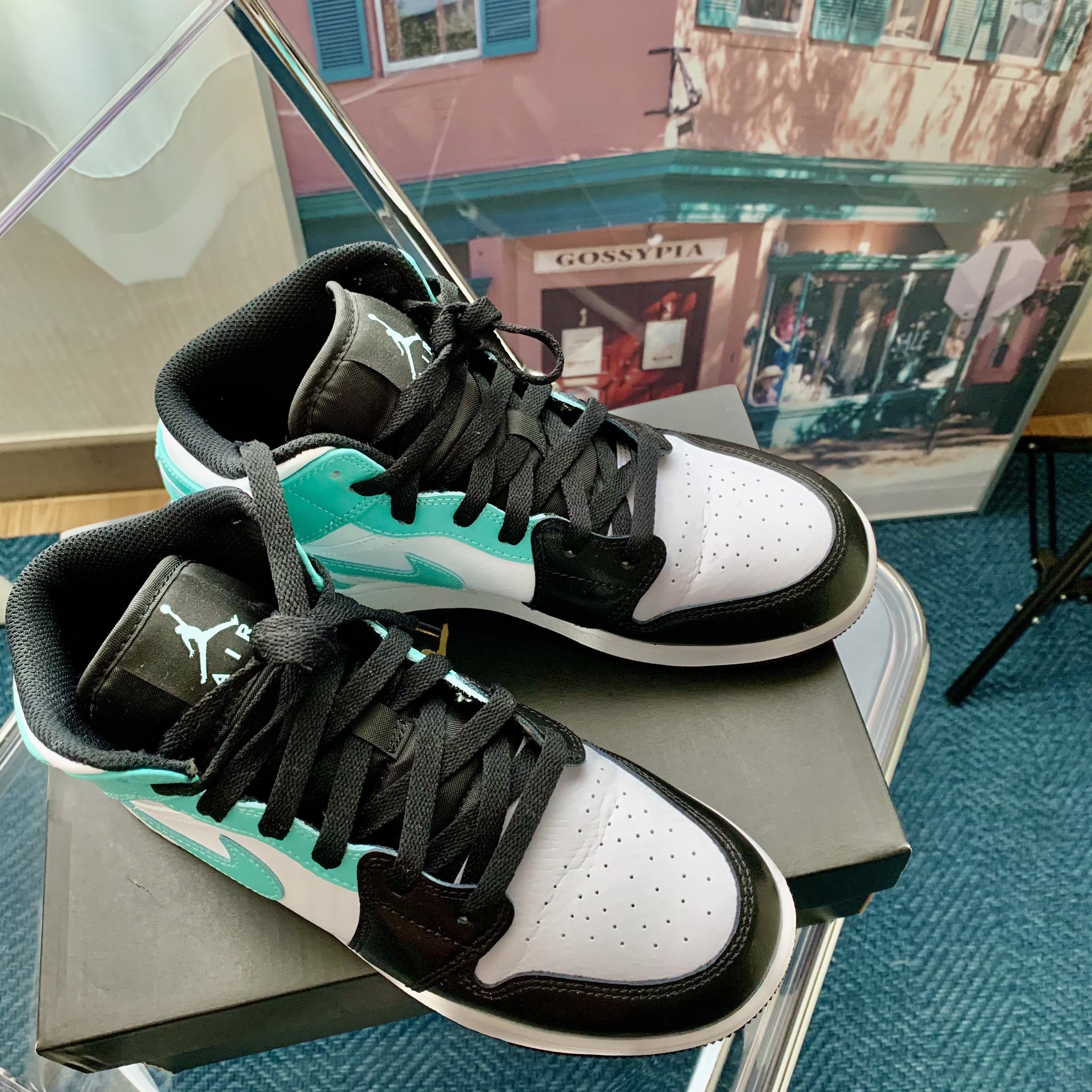 Jordan 1 Mid Tropical Twist 착용 스타일 - 2