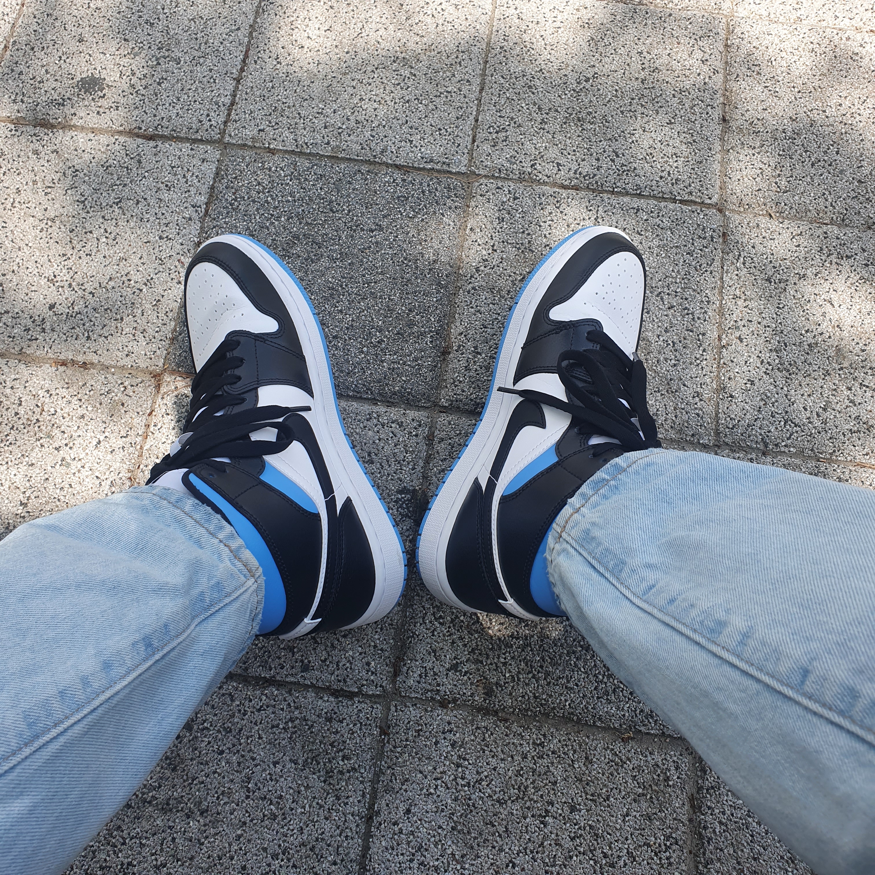 (W) Jordan 1 Mid White Black University Blue 착용 스타일