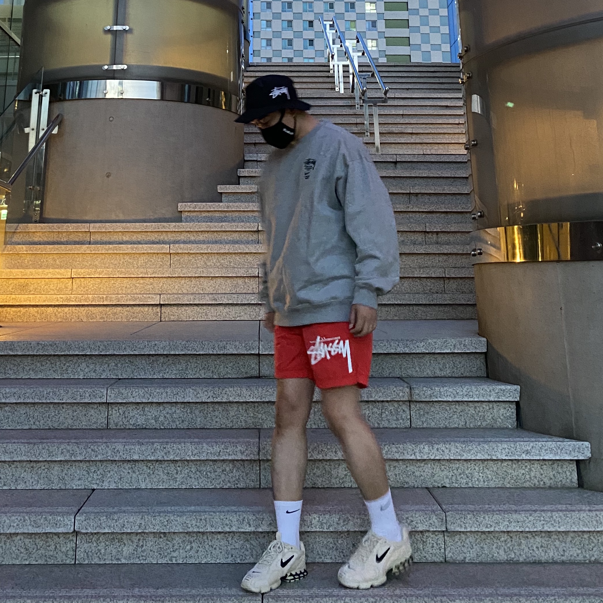Nike x Stussy Water Shorts Habanero Red, Nike x Stussy NRG ZR Fleece Crewneck Heather Grey - US/EU 착용 스타일