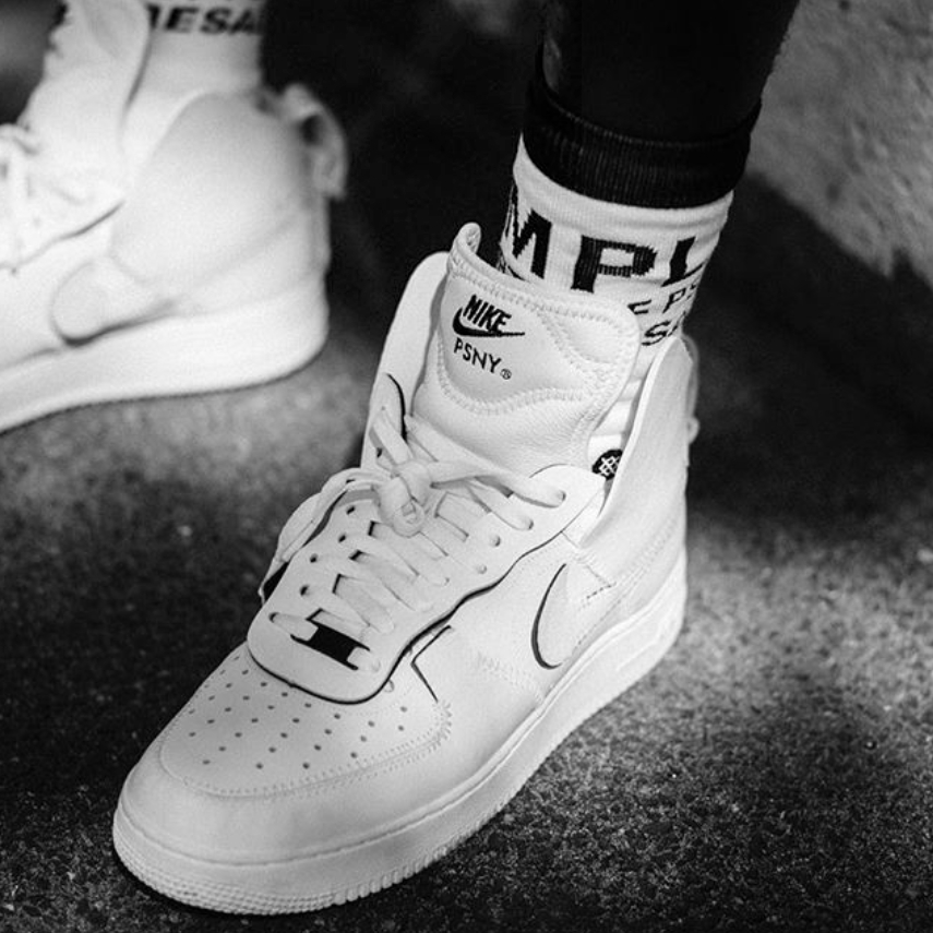 Nike x PSNY Air Force 1 High White 착용 스타일 - 1