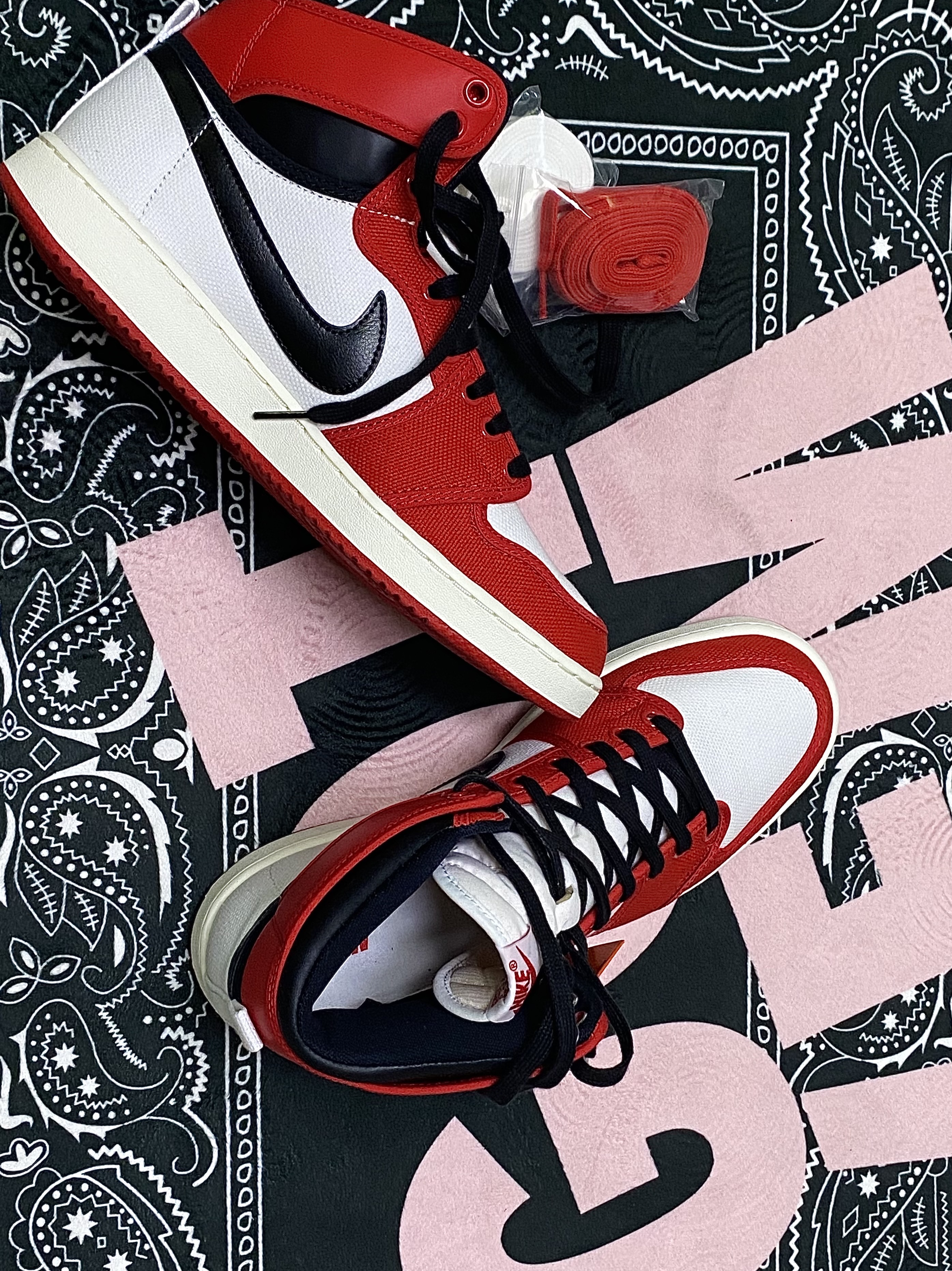 Jordan 1 KO Chicago 2021, Essentials 3D Silicon Applique Pullover Hoodie Dark Slate/Black 2020 착용 스타일 - 2