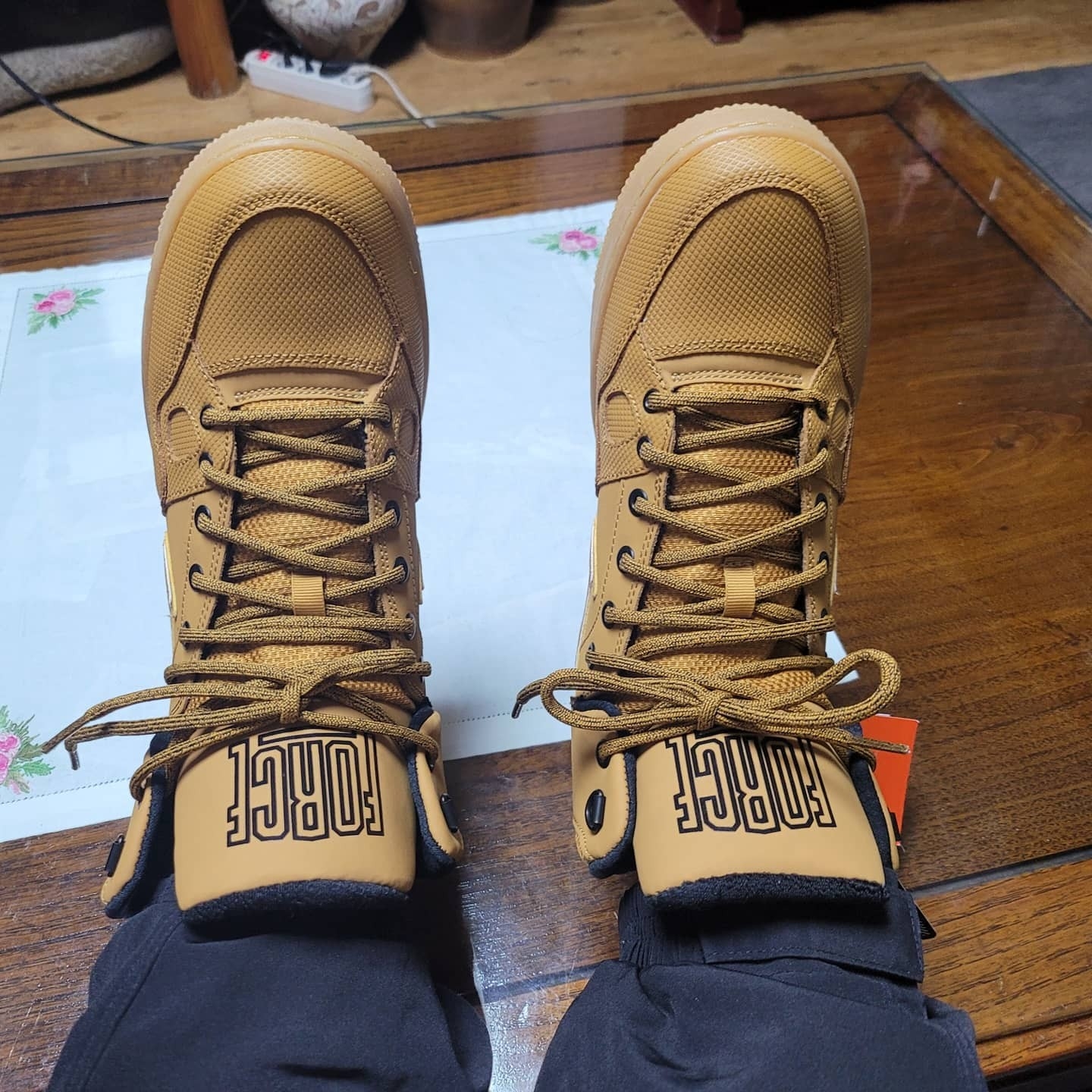 Nike Son of Force Mid Winter Wheat 착용 스타일 - 1