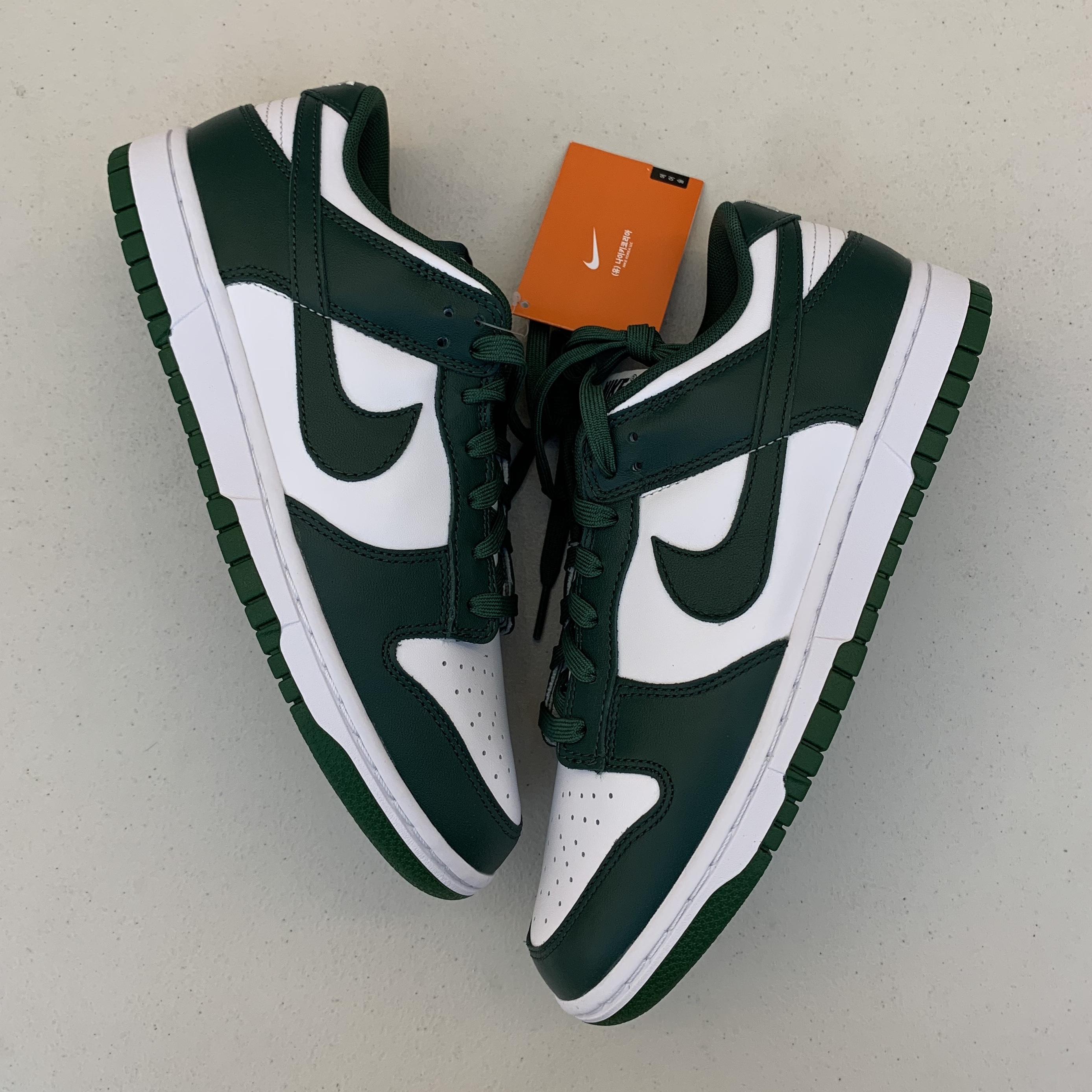 Nike Dunk Low Retro Varsity Green 착용 스타일