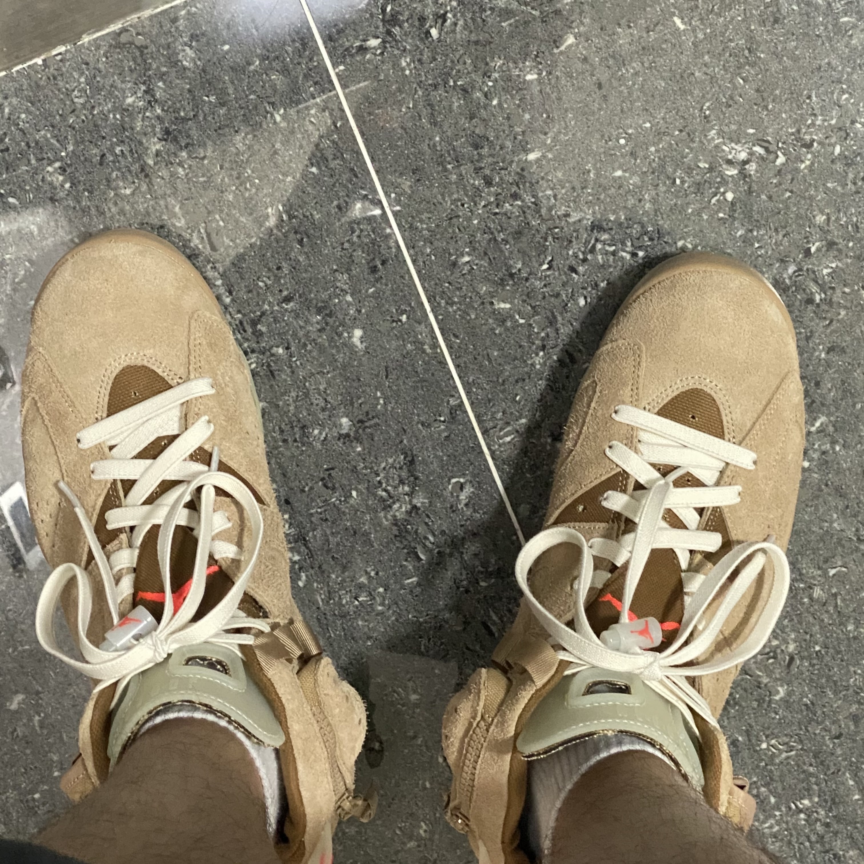 Jordan 6 x Travis Scott Retro SP British Khaki 착용 스타일 - 2