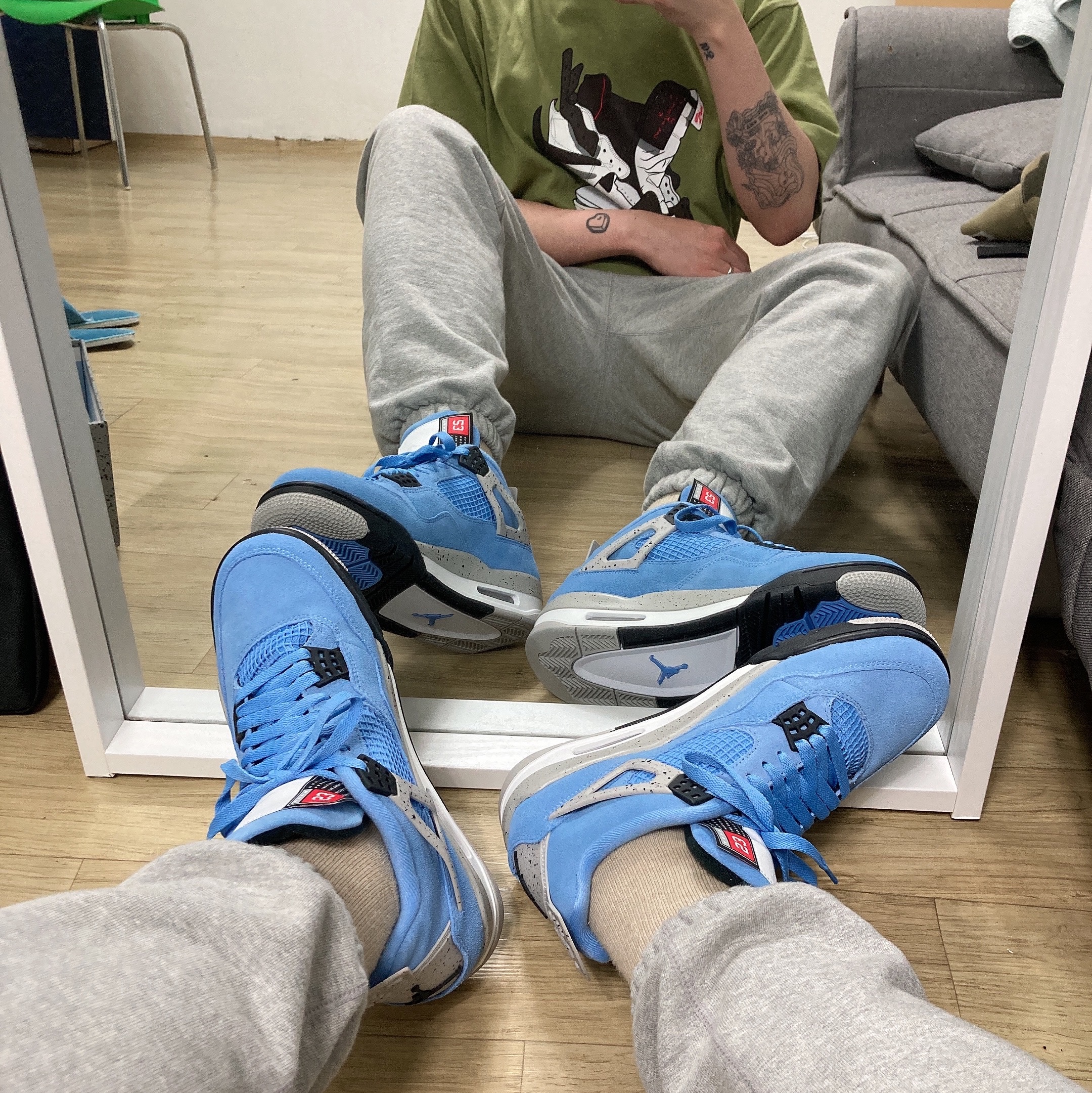 Jordan 4 Retro University Blue 착용 스타일