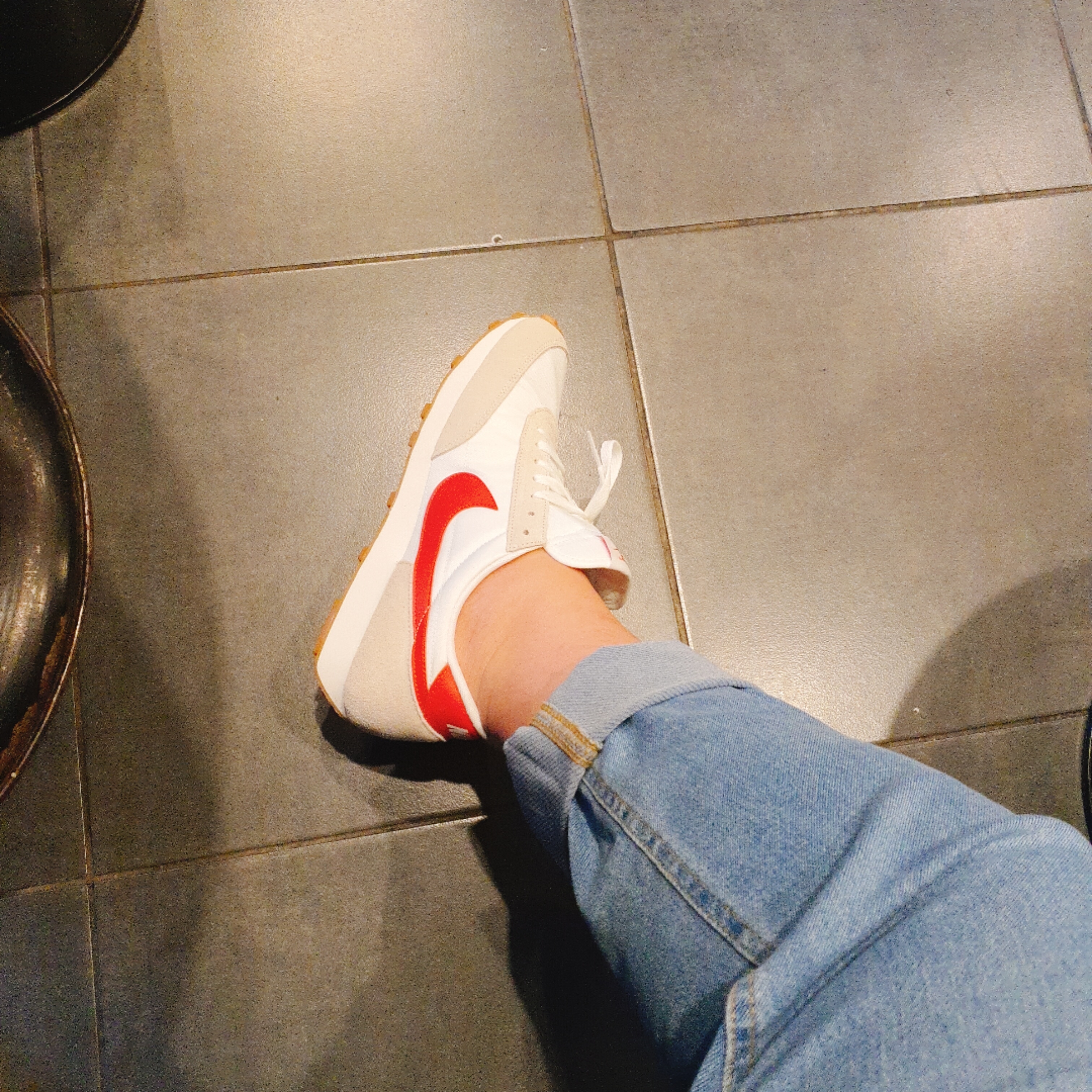 (W) Nike Daybreak Summit White University Red 착용 스타일 - 2