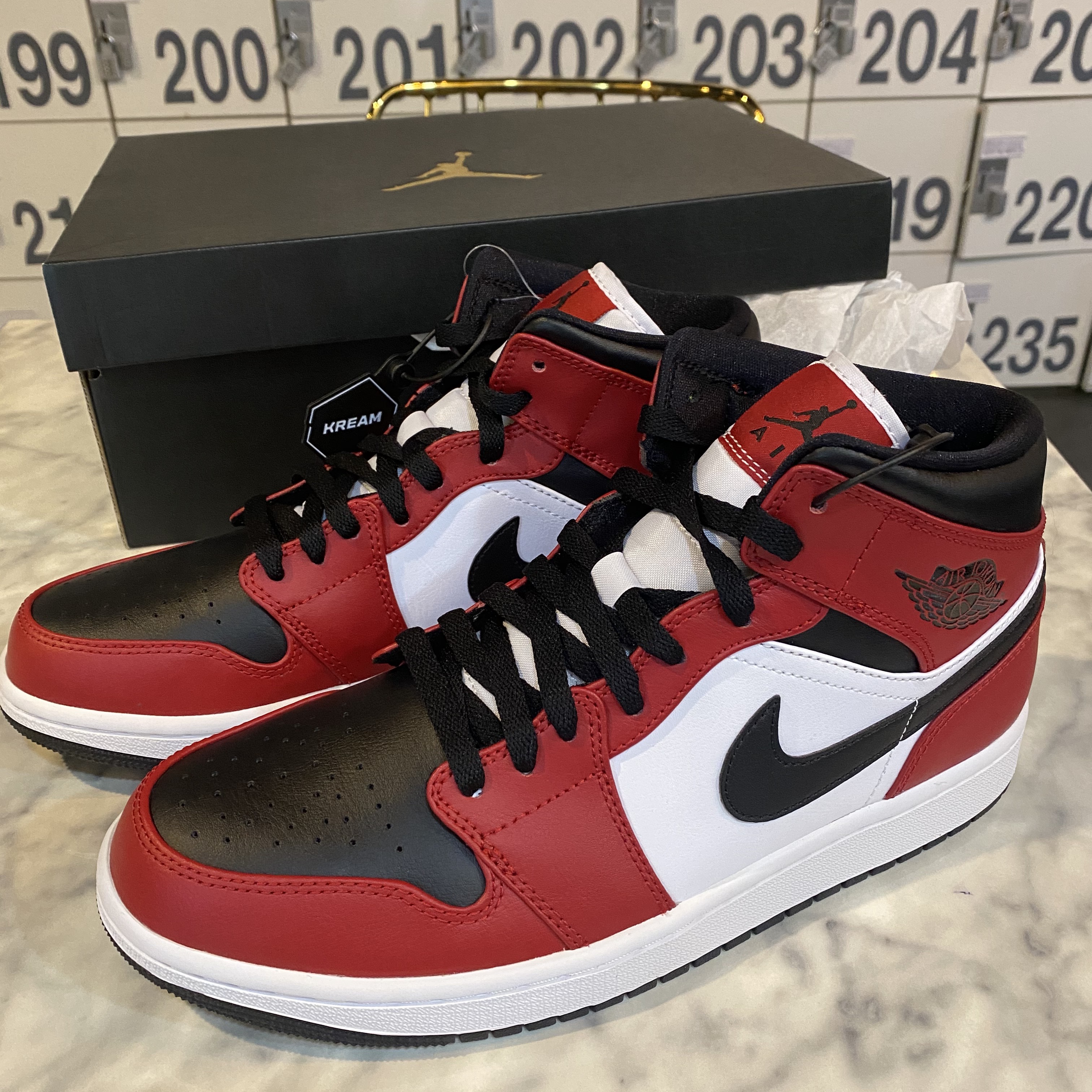 Jordan 1 Mid Chicago Black Toe 착용 스타일