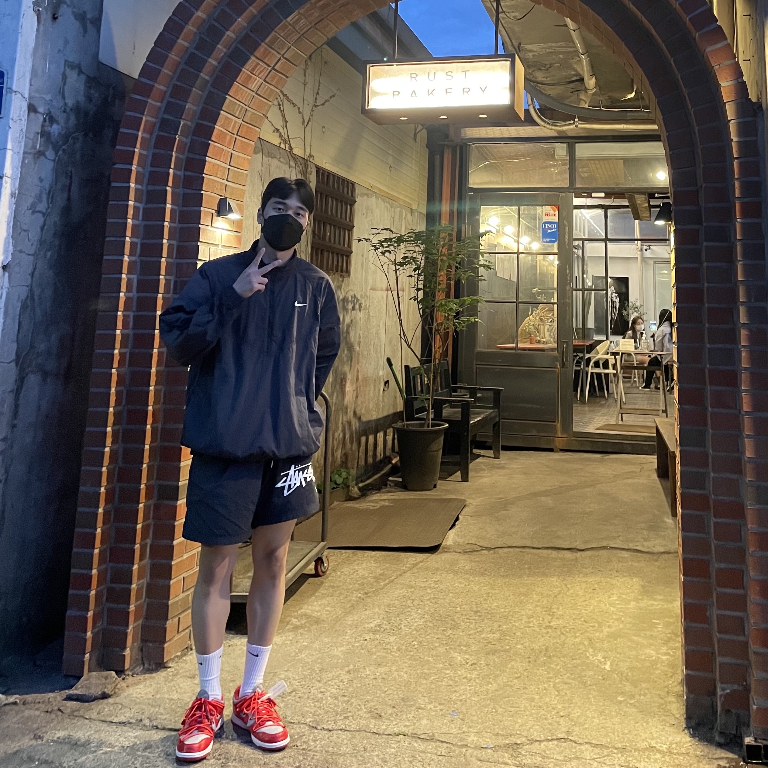 Nike x Off-White Dunk Low University Red, Nike x Stussy Water Shorts Off Noir 착용 스타일