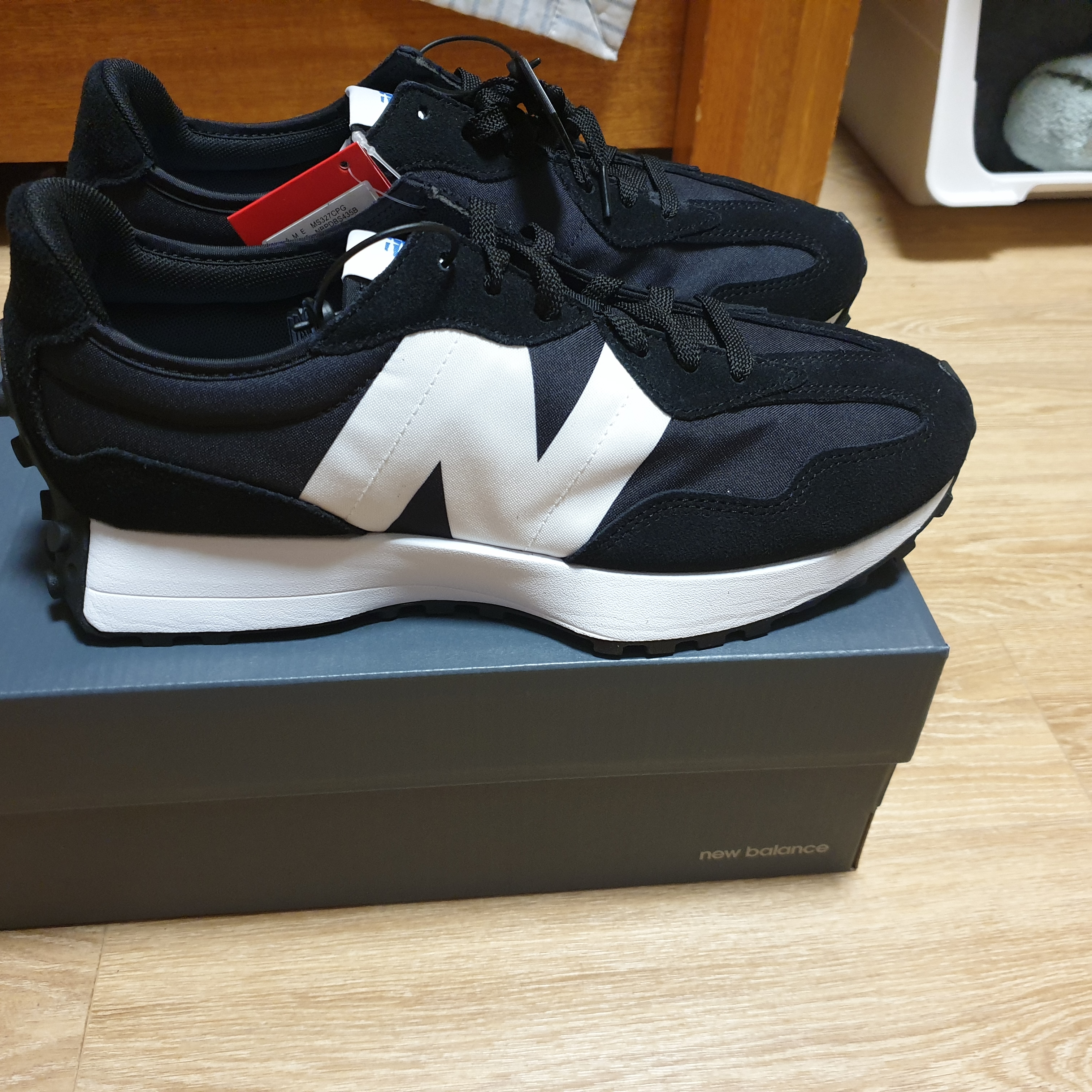New Balance 327 Black 착용 스타일