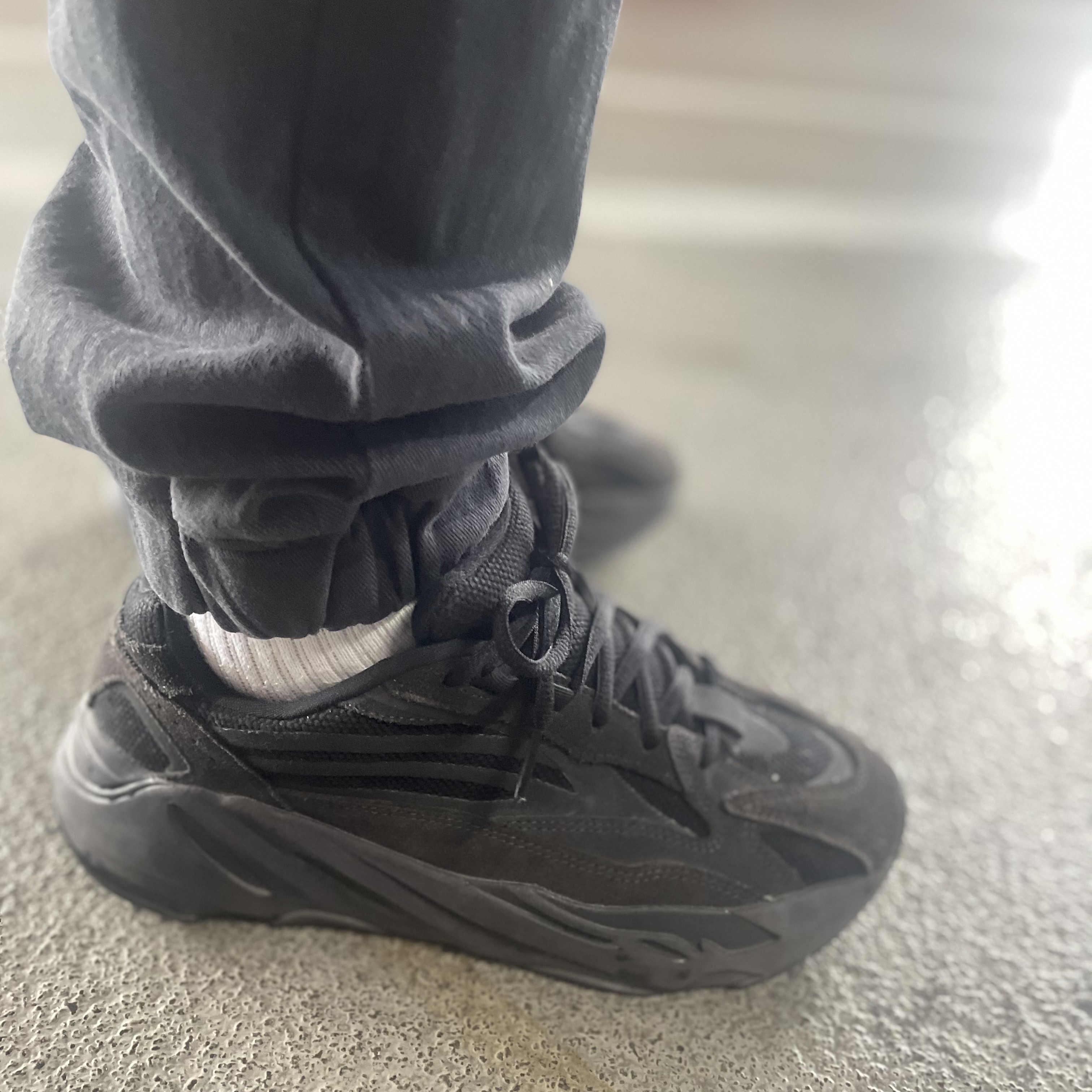 Adidas Yeezy Boost 700 V2 Vanta 2019 착용 스타일