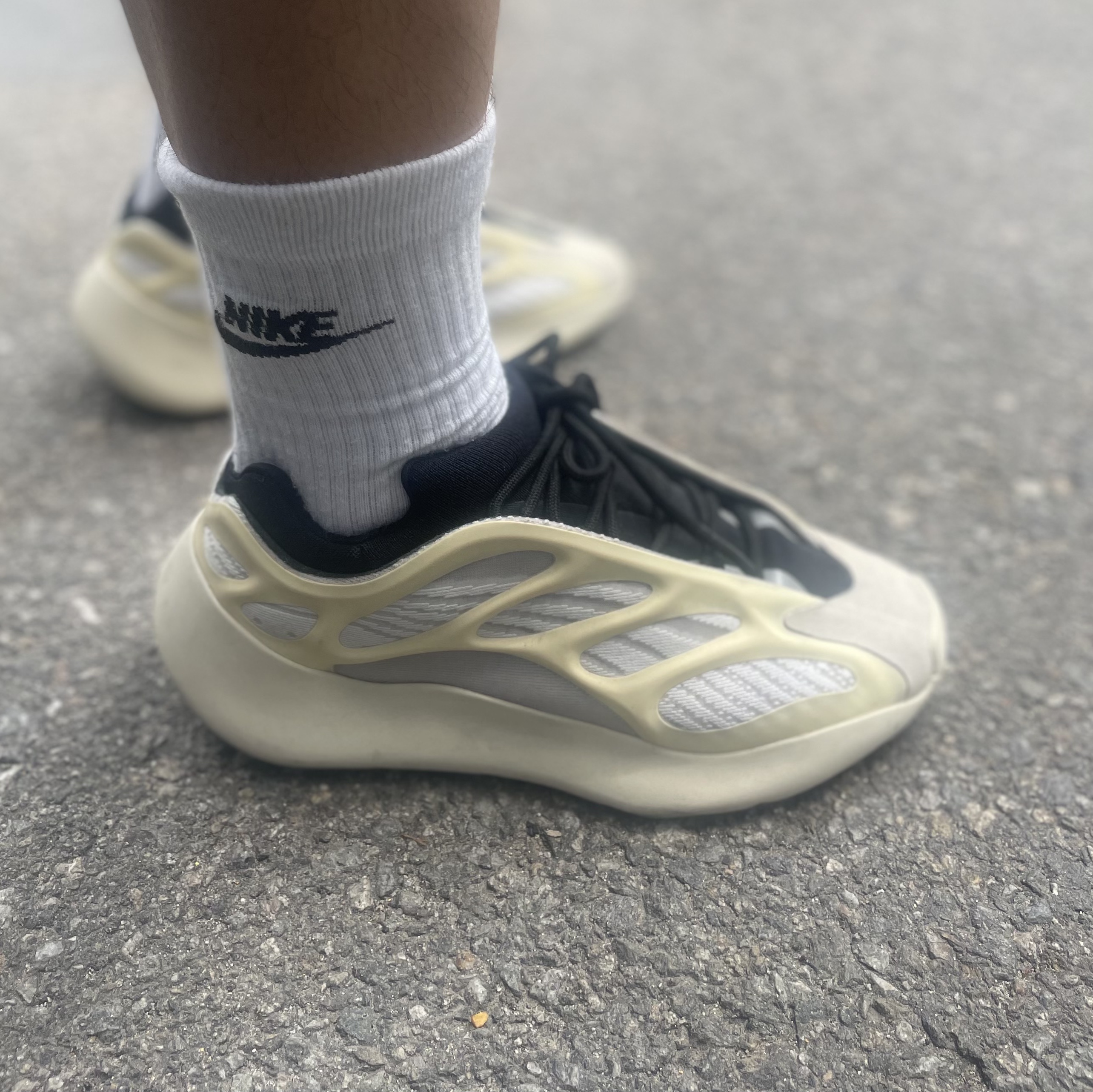 Adidas Yeezy 700 V3 Azael 2019 착용 스타일