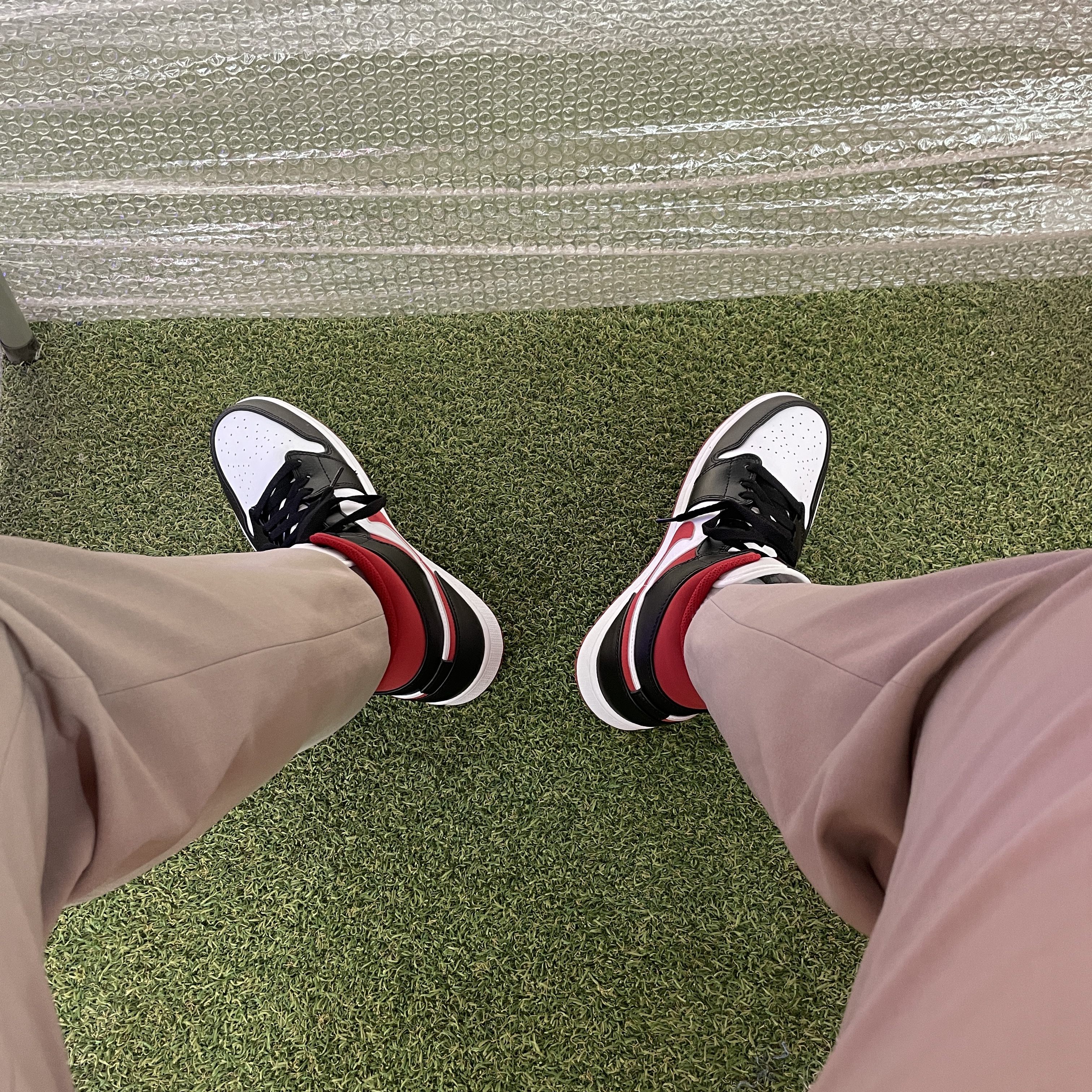 Jordan 1 Mid Gym Red Black White 착용 스타일