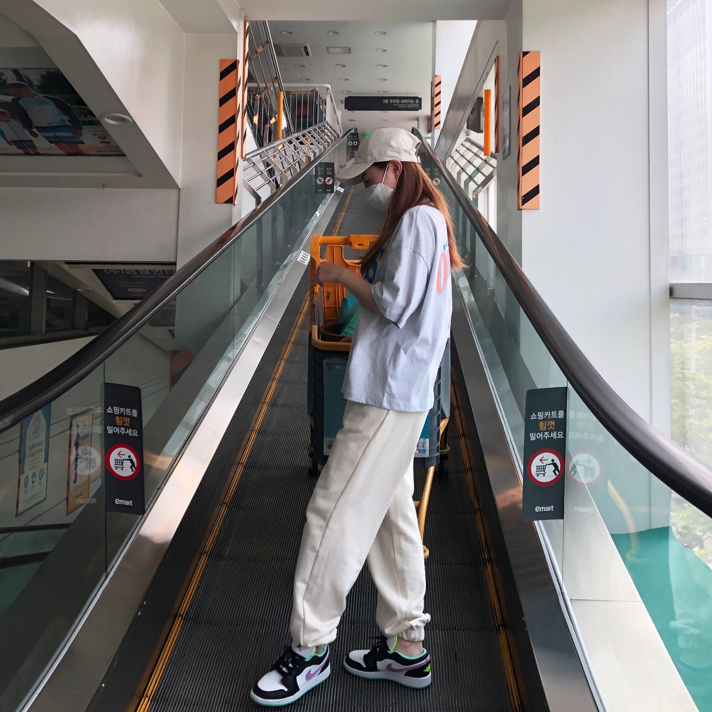 (GS) Jordan 1 Low Green Glow Purple Shock 착용 스타일