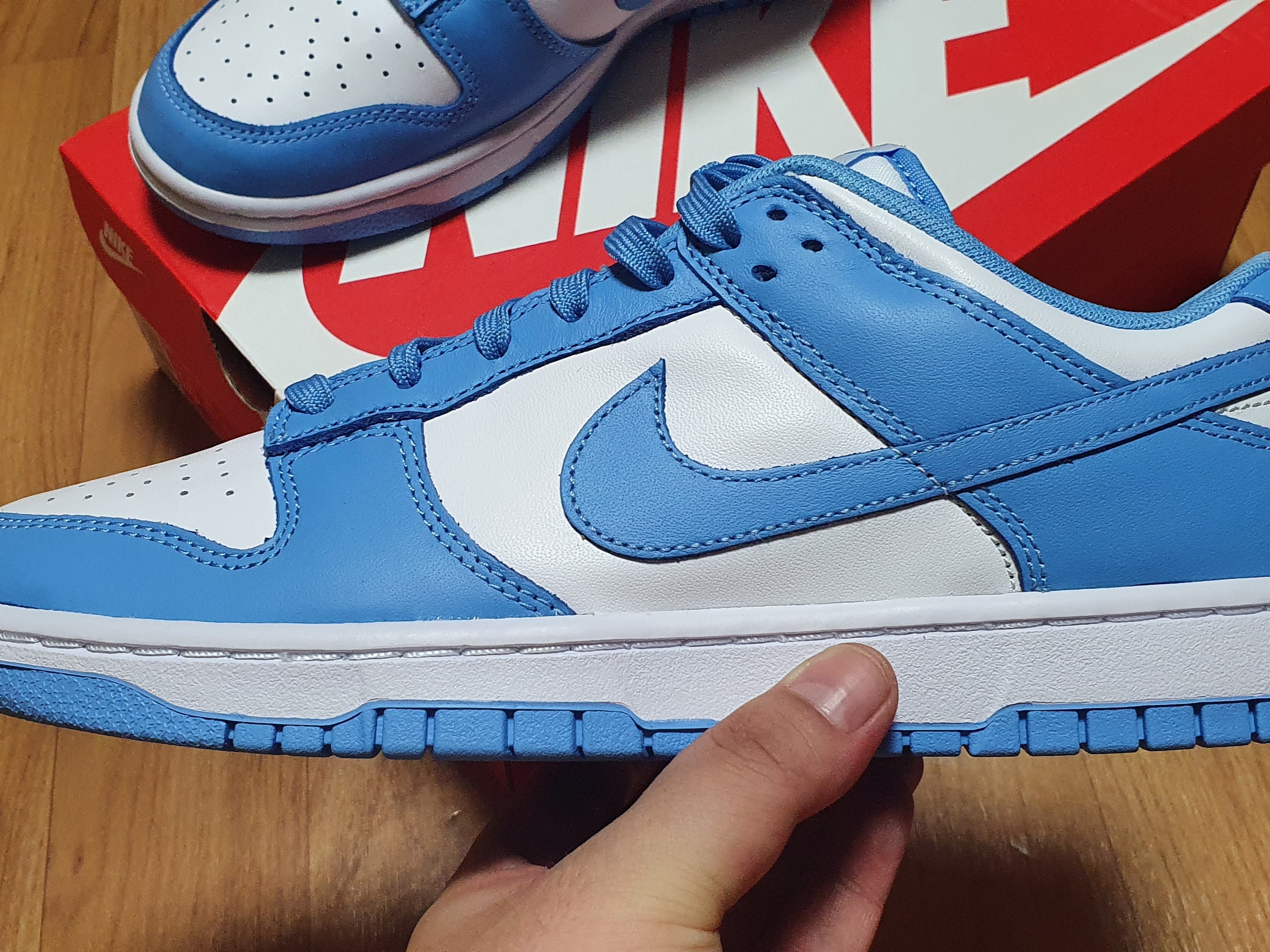 Nike Dunk Low Retro University Blue 착용 스타일 - 2