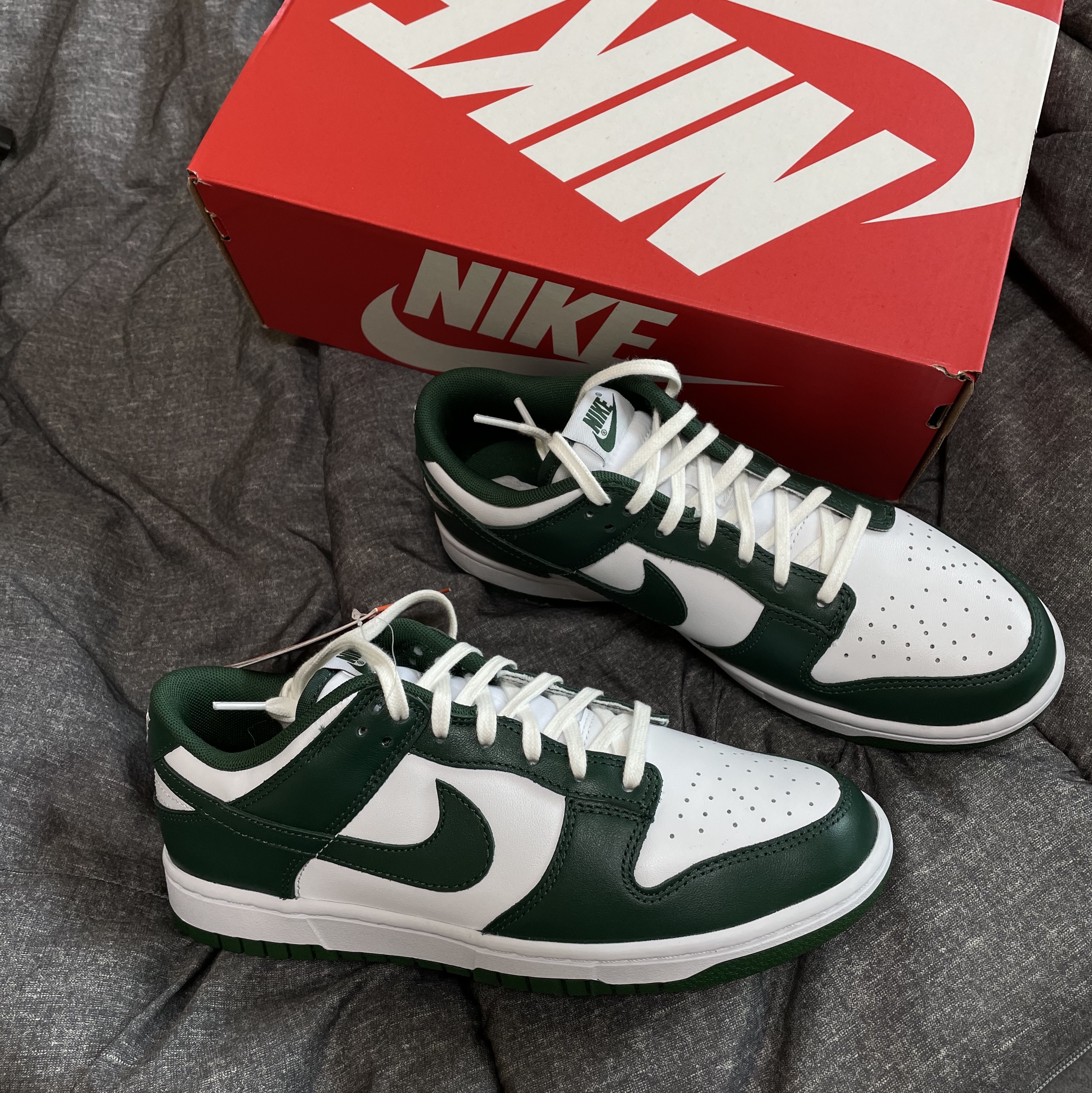 Nike Dunk Low Retro Varsity Green 착용 스타일