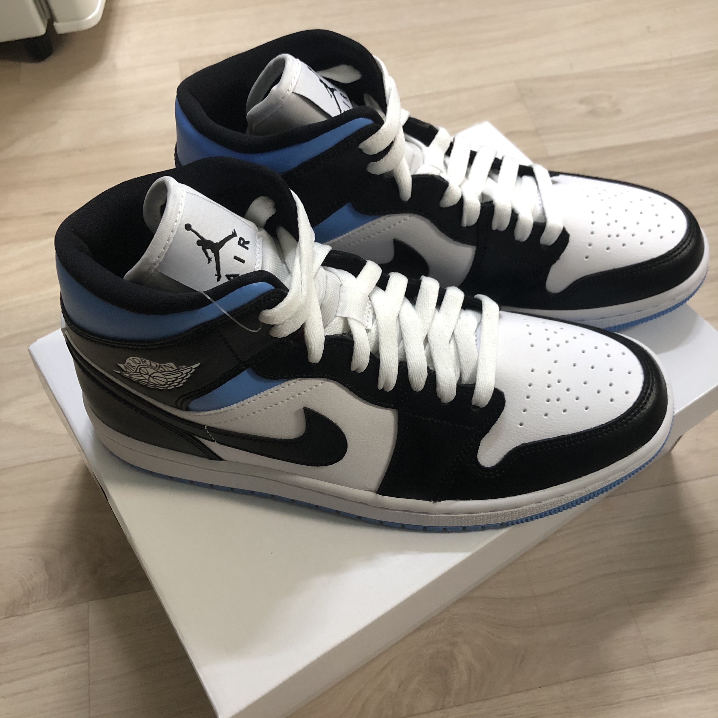 (W) Jordan 1 Mid White Black University Blue 착용 스타일