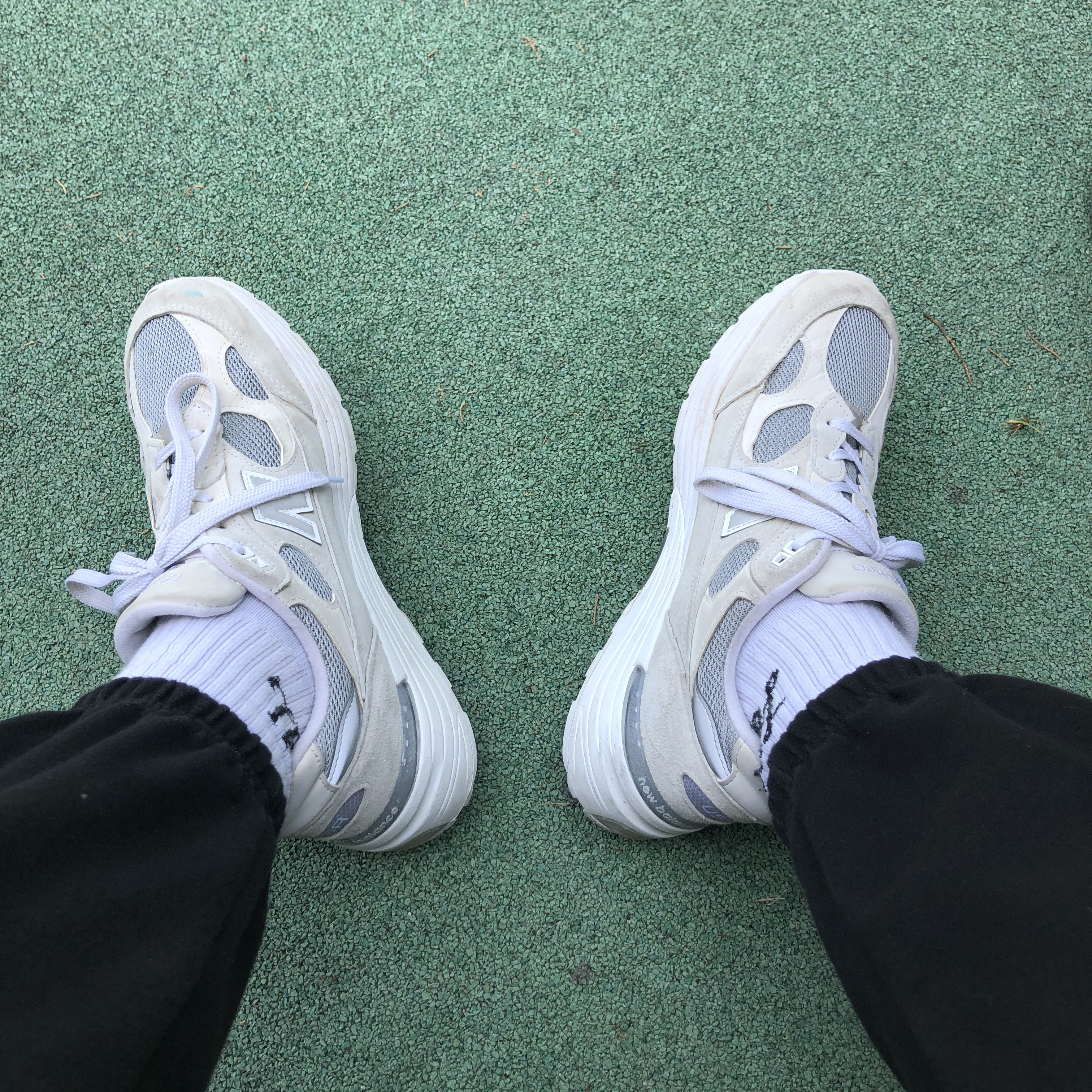 New Balance 992 Made in USA White Silver 착용 스타일 - 1