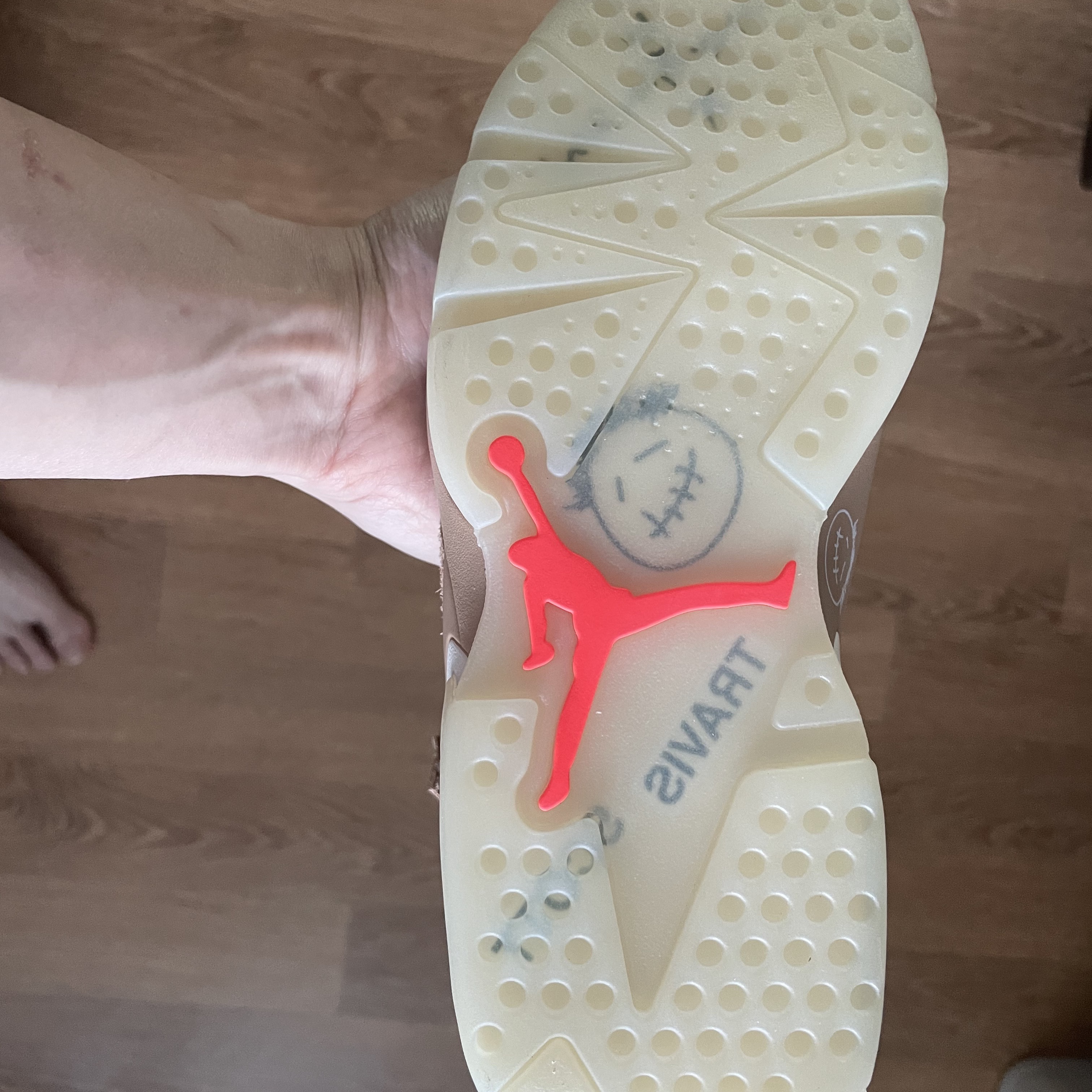Jordan 6 x Travis Scott Retro SP British Khaki 착용 스타일 - 3