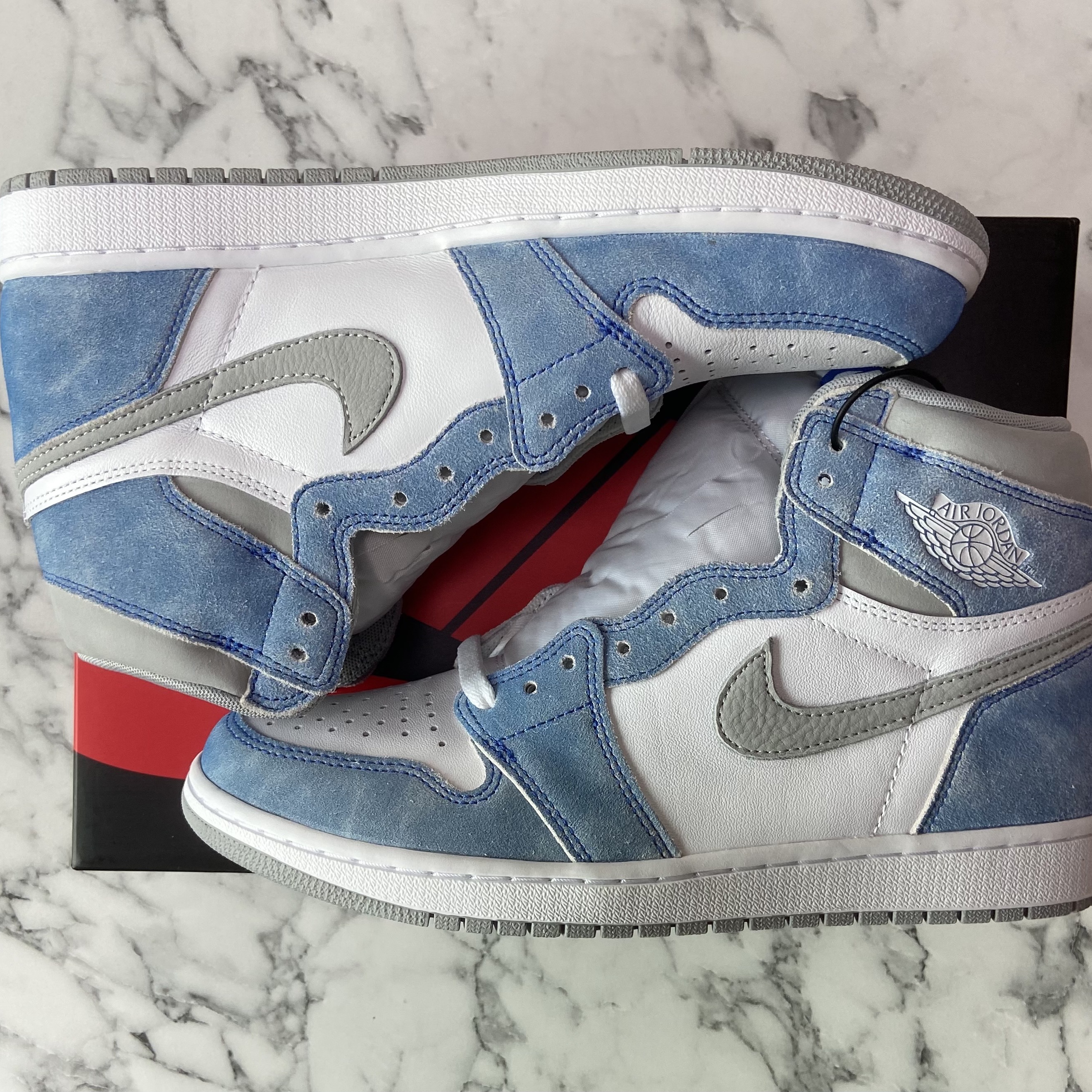 Jordan 1 Retro High OG Hyper Royal 착용 스타일