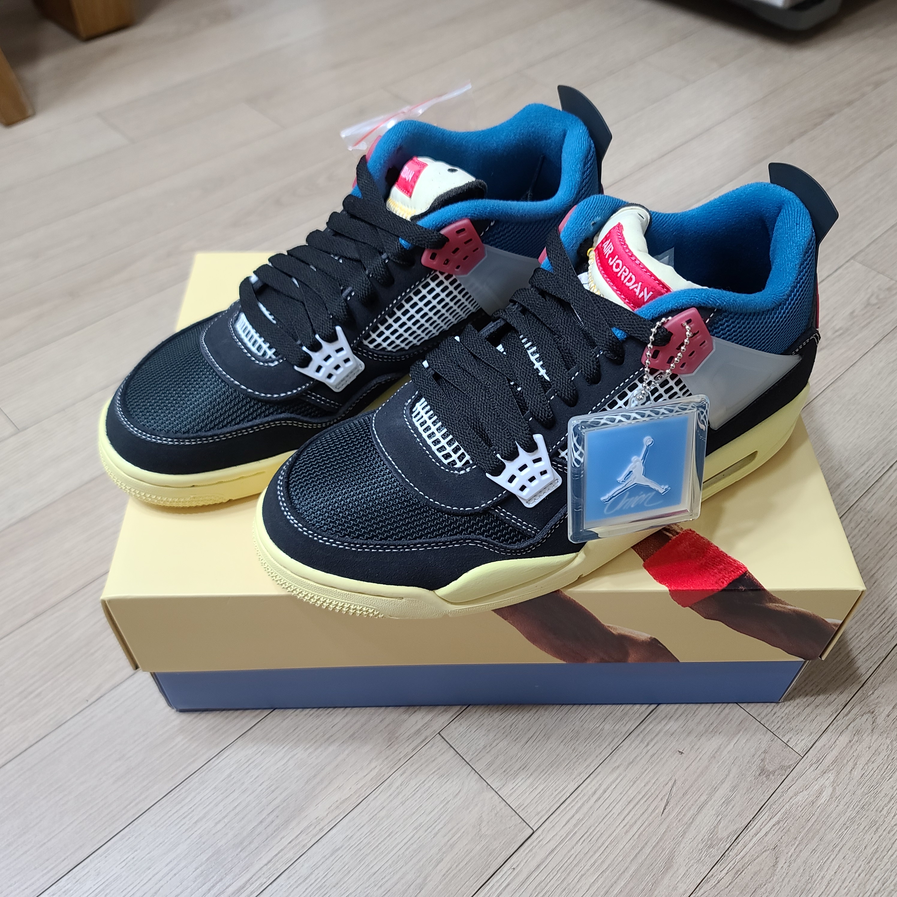 Jordan 4 x Union Retro Off Noir 착용 스타일 - 2