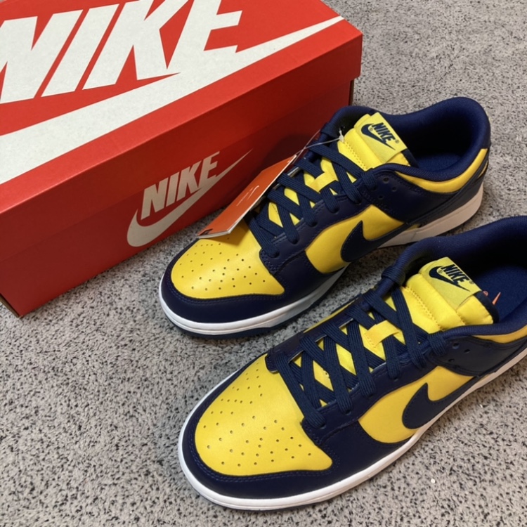 Nike Dunk Low Retro Varsity Maize 착용 스타일