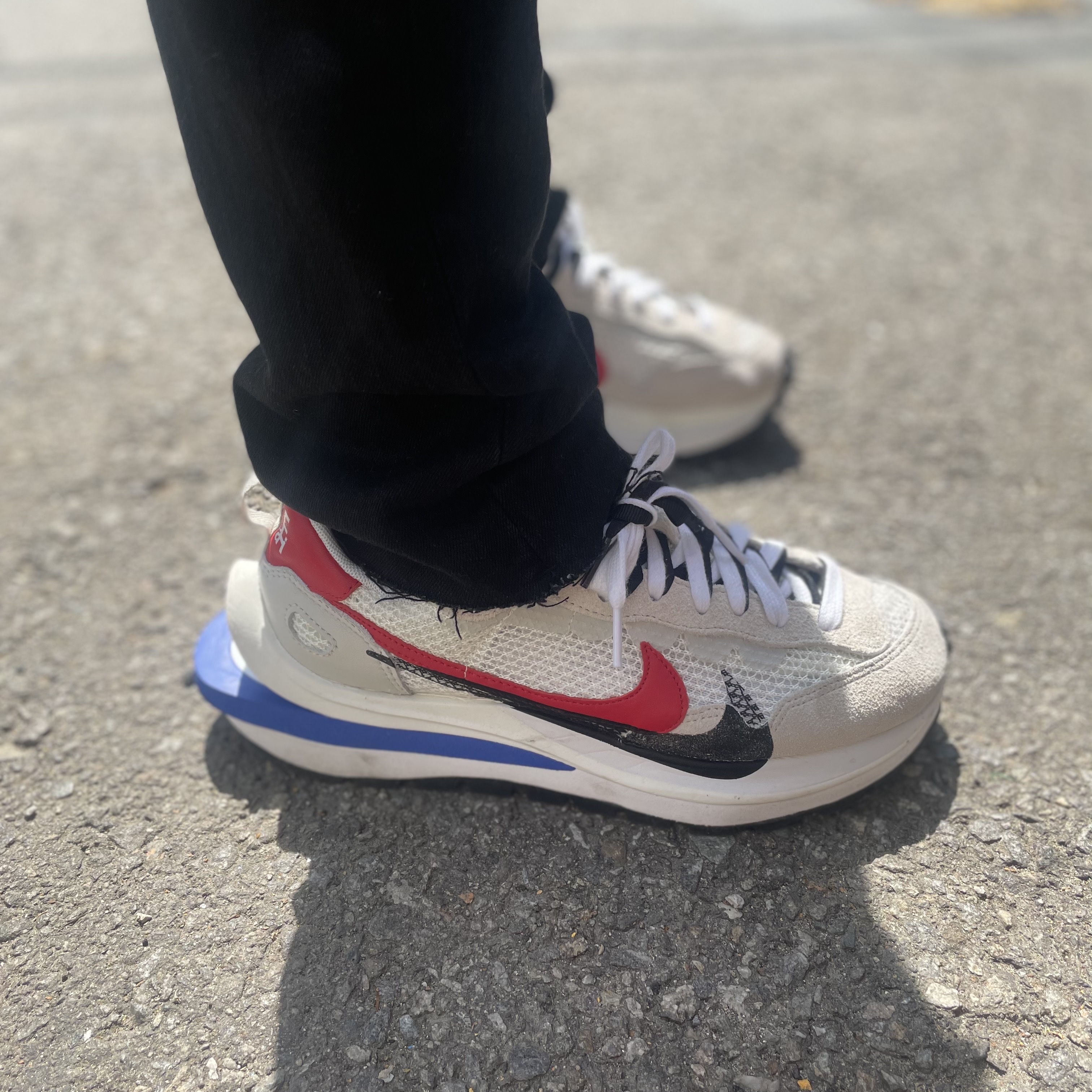 Nike x Sacai VaporWaffle Royal Fuchsia 착용 스타일
