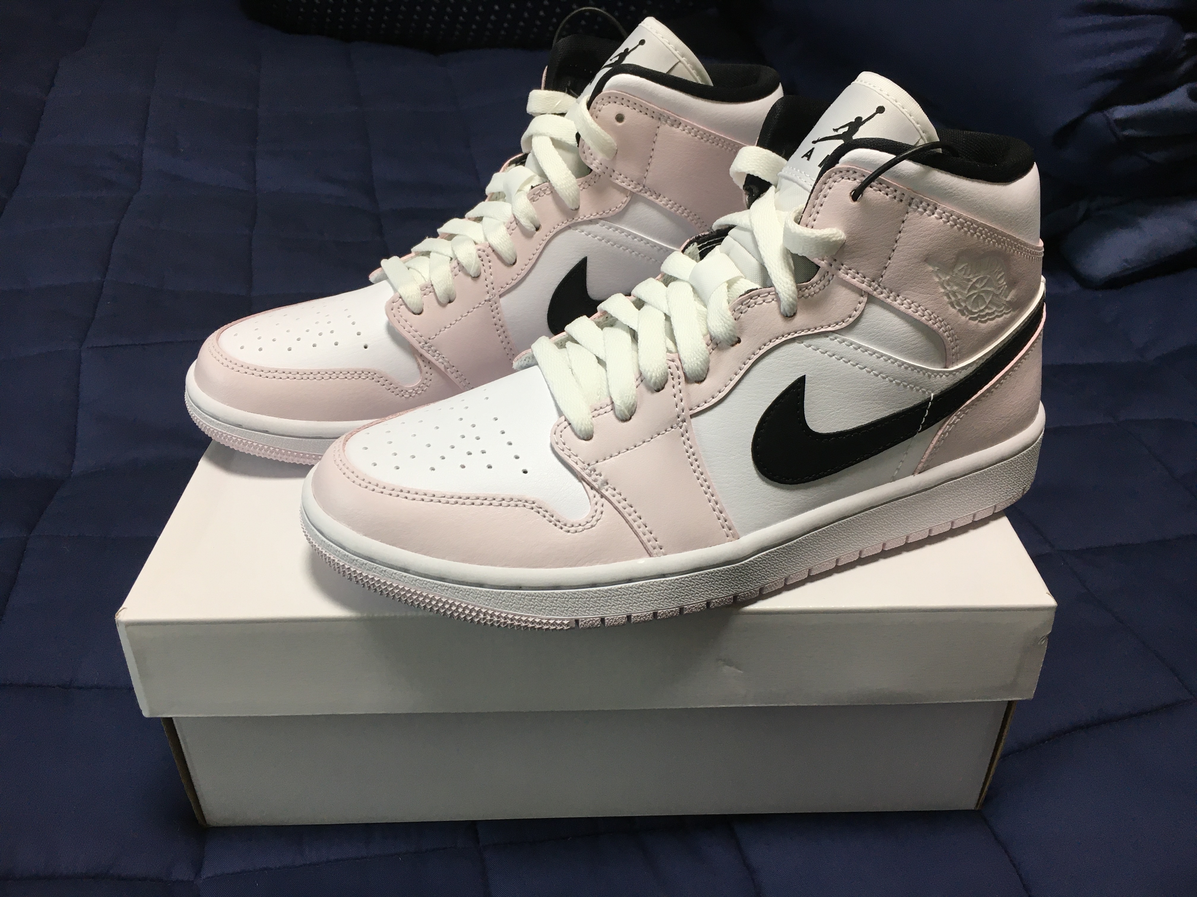 (W) Jordan 1 Mid Barely Rose 착용 스타일