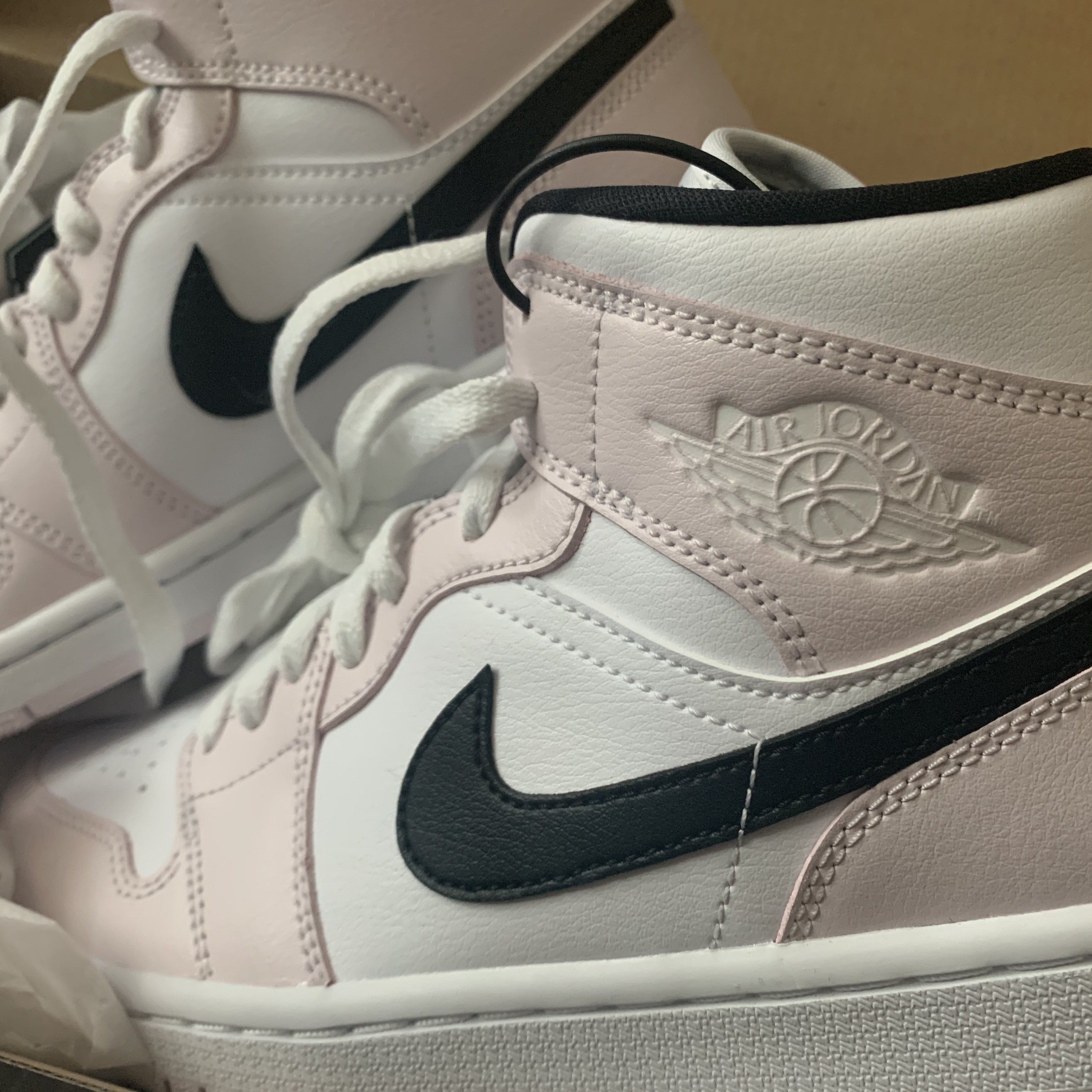 (W) Jordan 1 Mid Barely Rose 착용 스타일