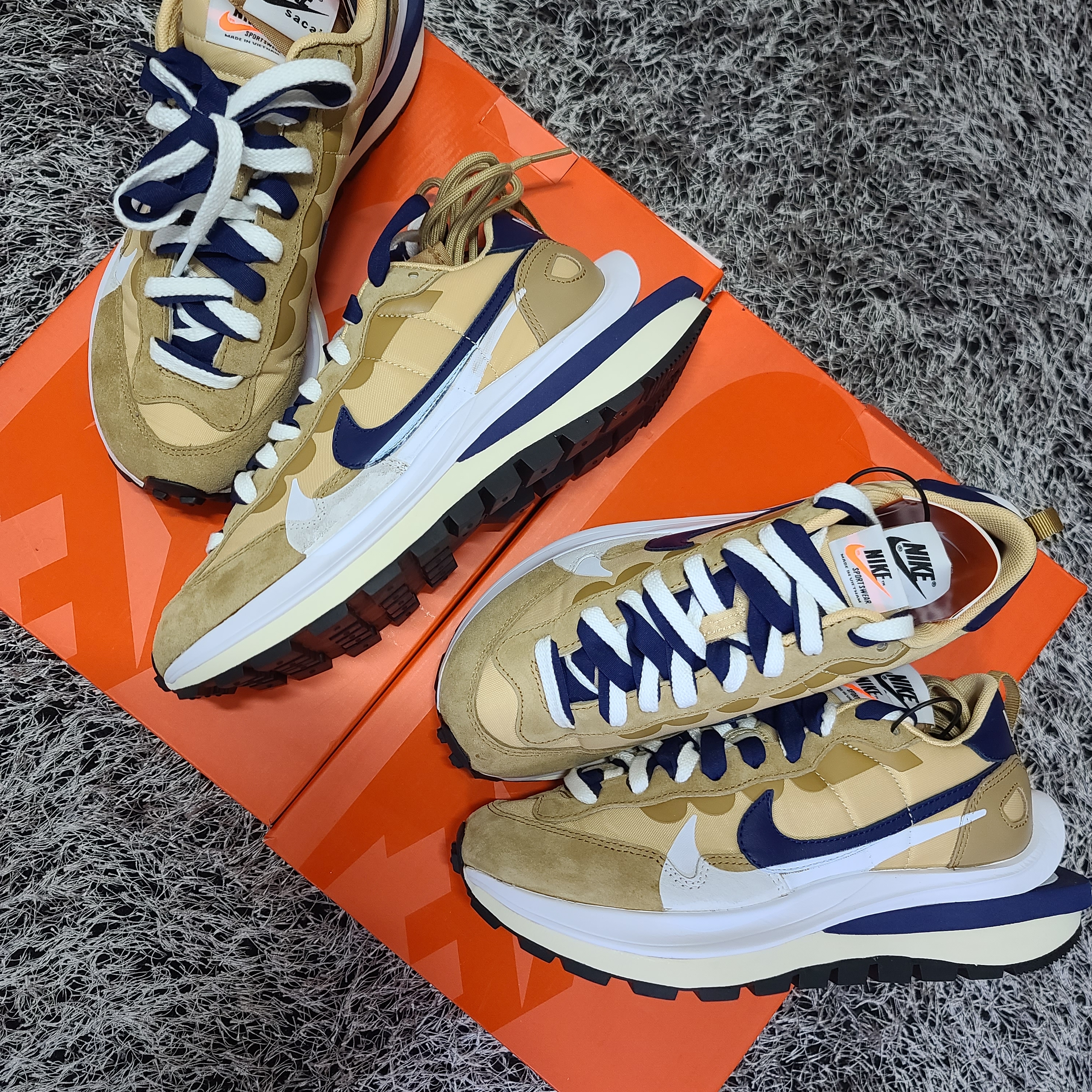 Nike x Sacai VaporWaffle Sesame and Blue Void 착용 스타일