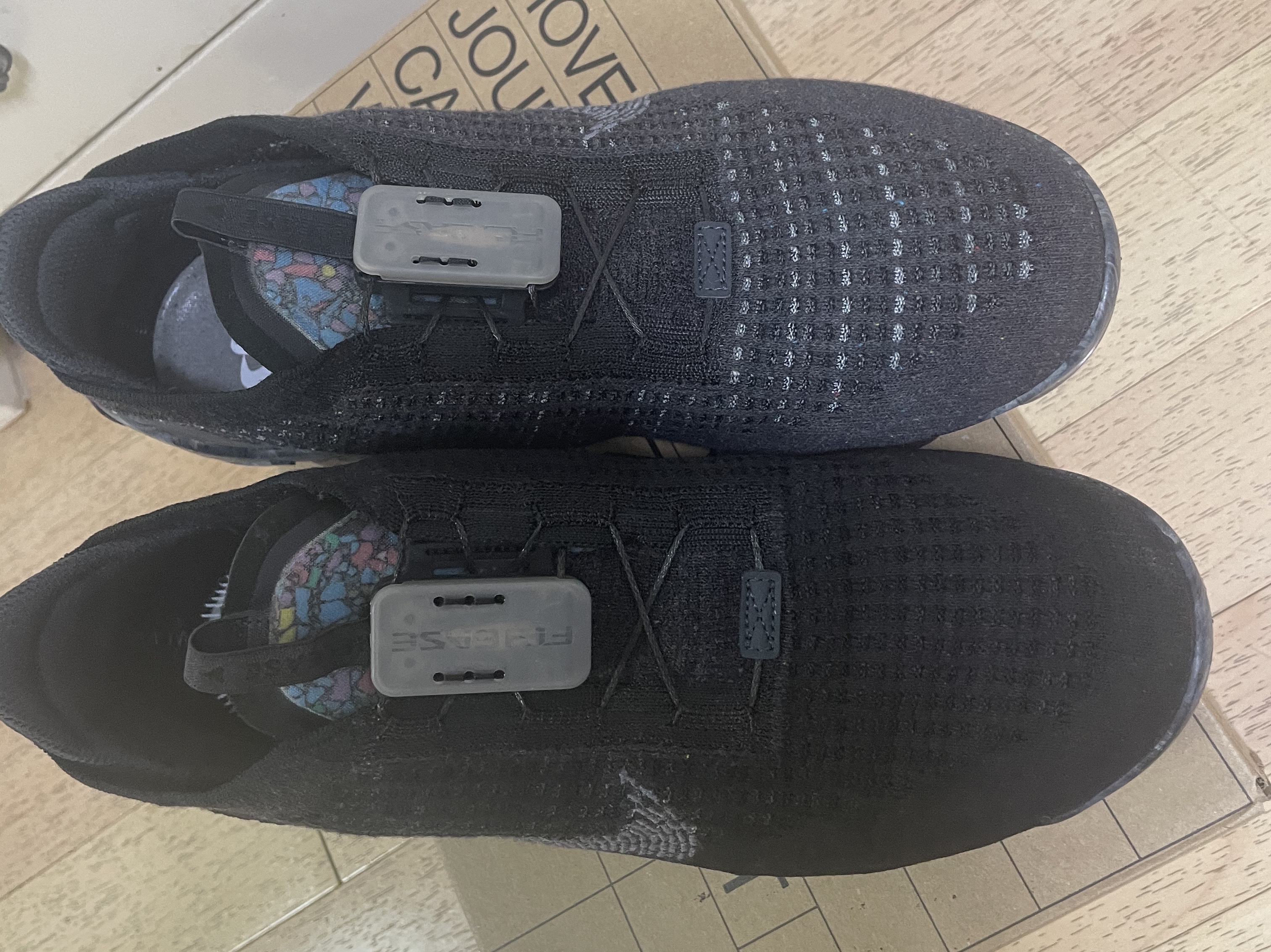 Nike Air VaporMax 2020 Flyknit Black Dark Grey 착용 스타일 - 2