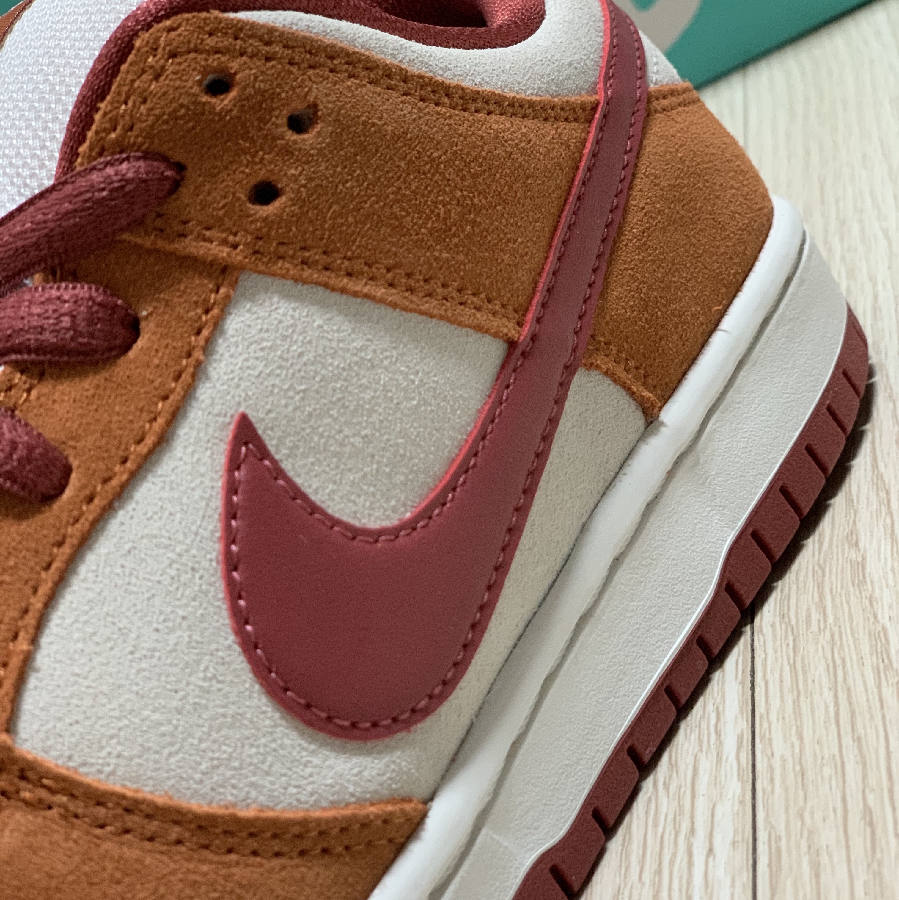 Nike SB Dunk Low Pro Dark Russet 착용 스타일 - 4