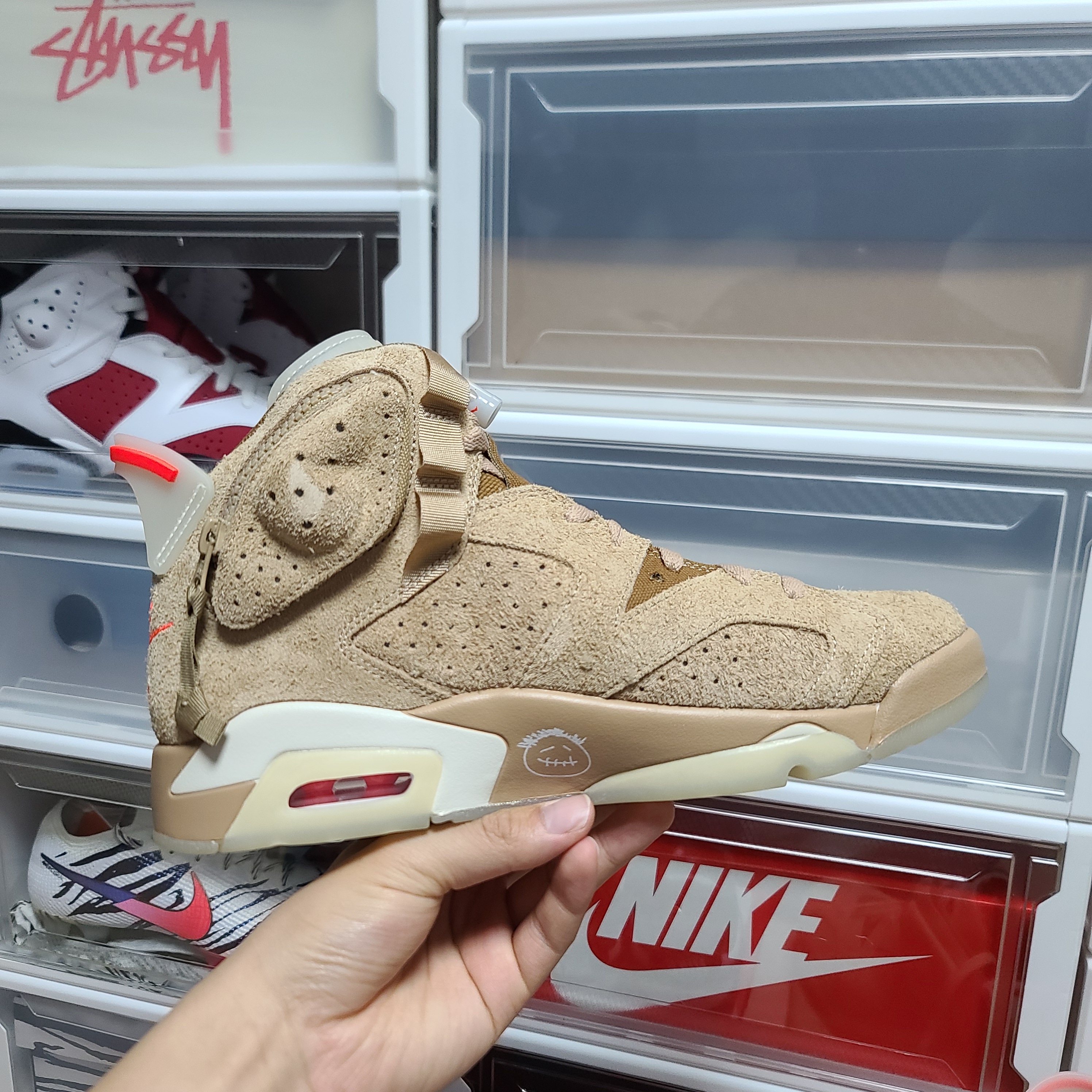 Jordan 6 x Travis Scott Retro SP British Khaki, Nike Dunk Low Retro Varsity Green 착용 스타일 - 3