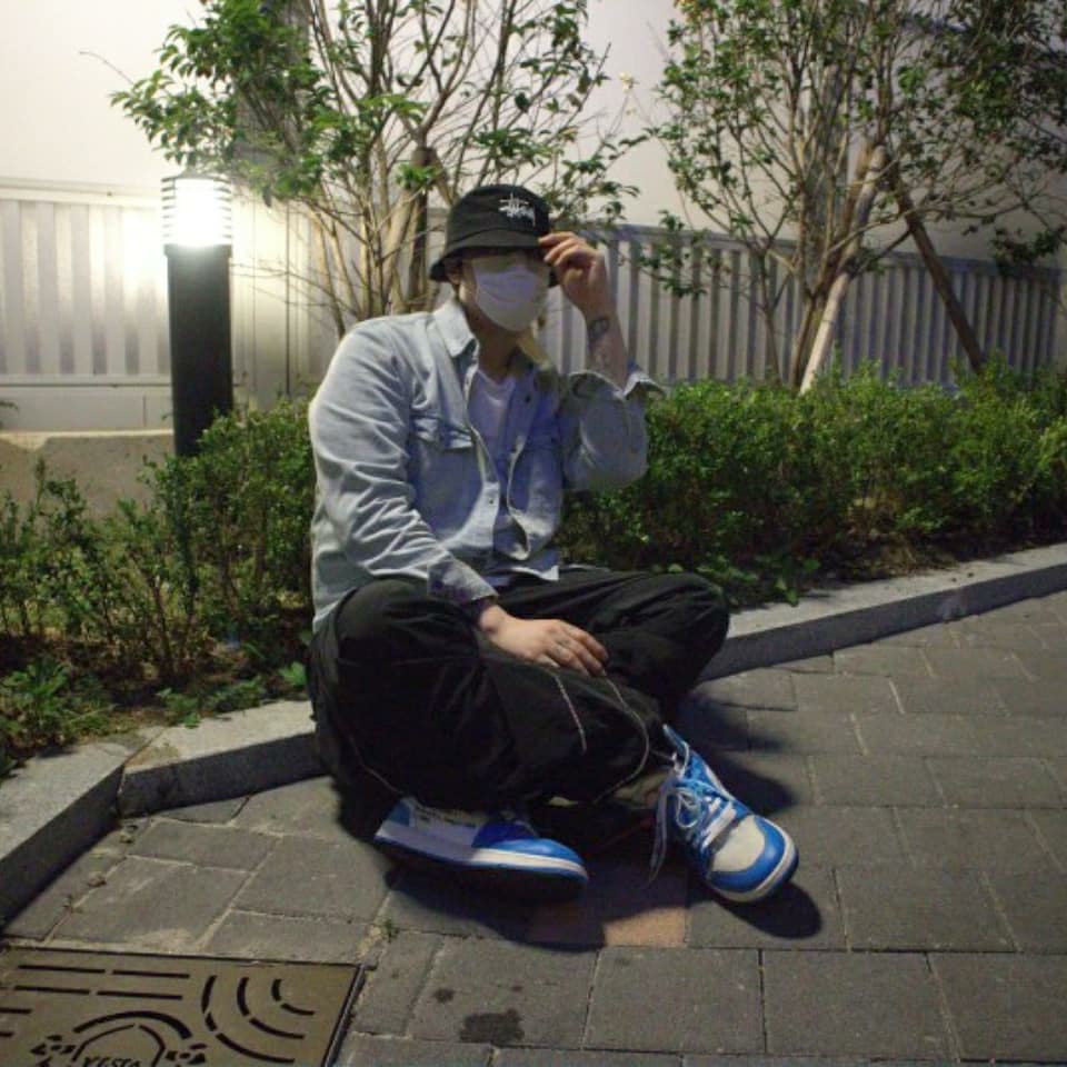 Nike NRG DH Pants Black, Jordan 1 x Off-White Retro High University Blue 착용 스타일 - 3