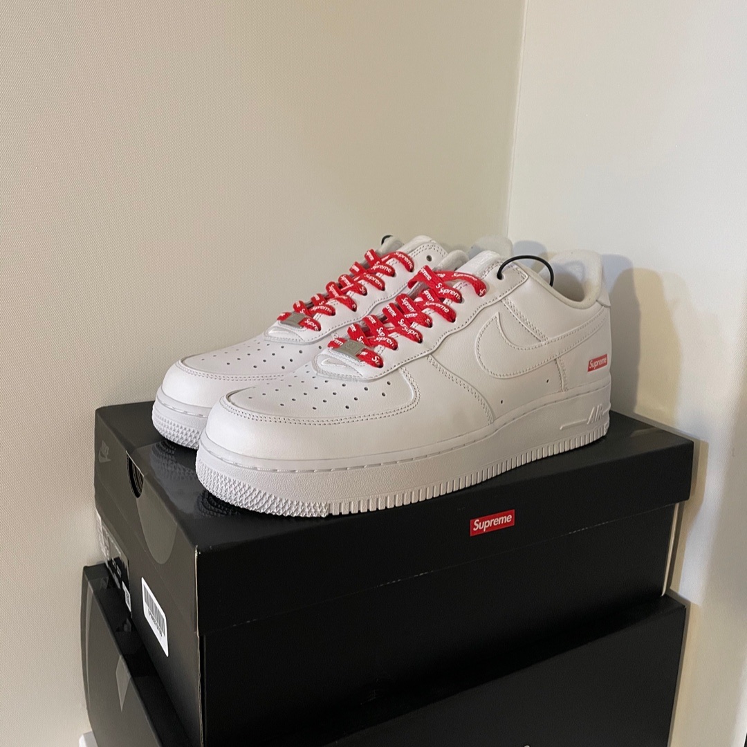 Nike x Supreme Air Force 1 Low White 착용 스타일