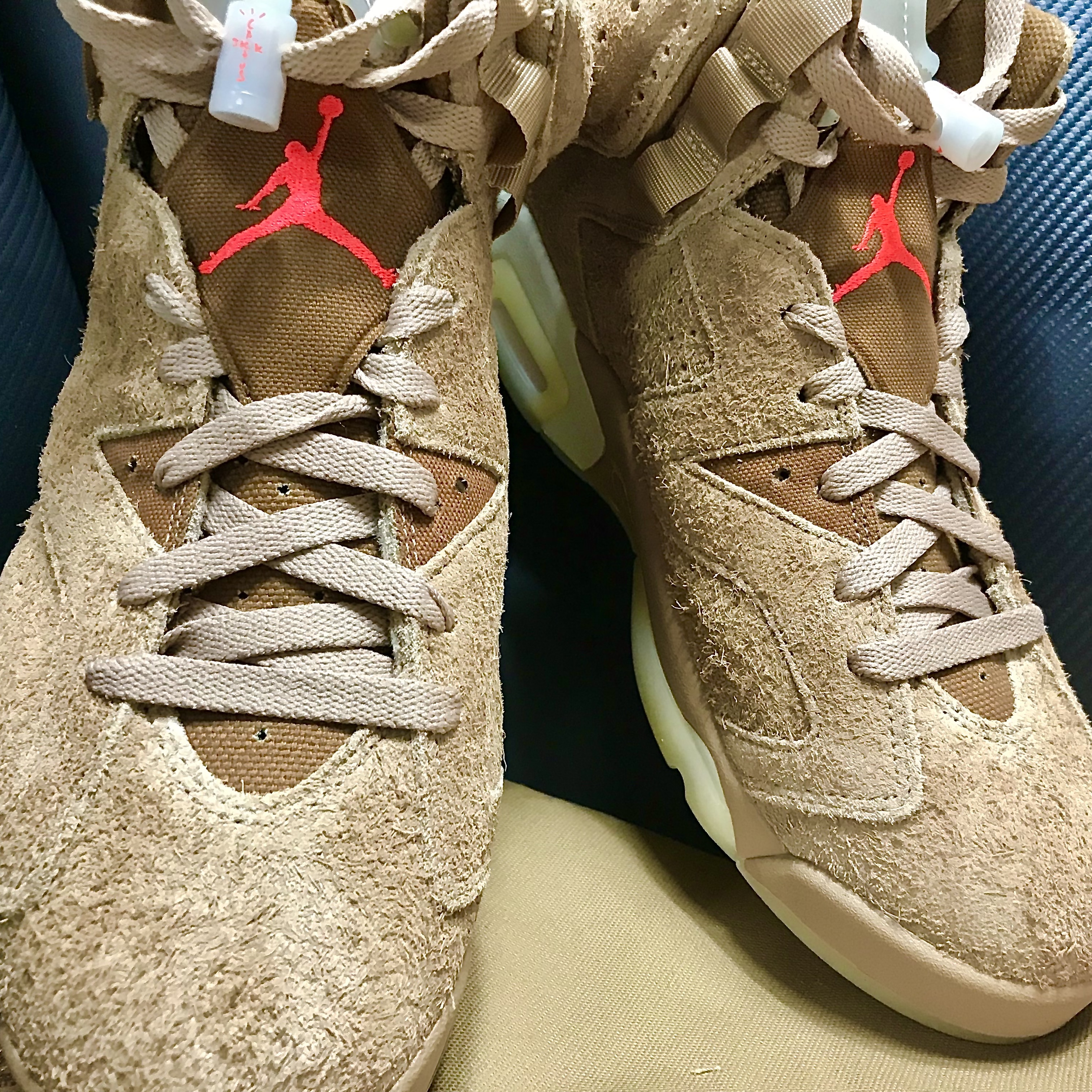Jordan 6 x Travis Scott Retro SP British Khaki 착용 스타일 - 2