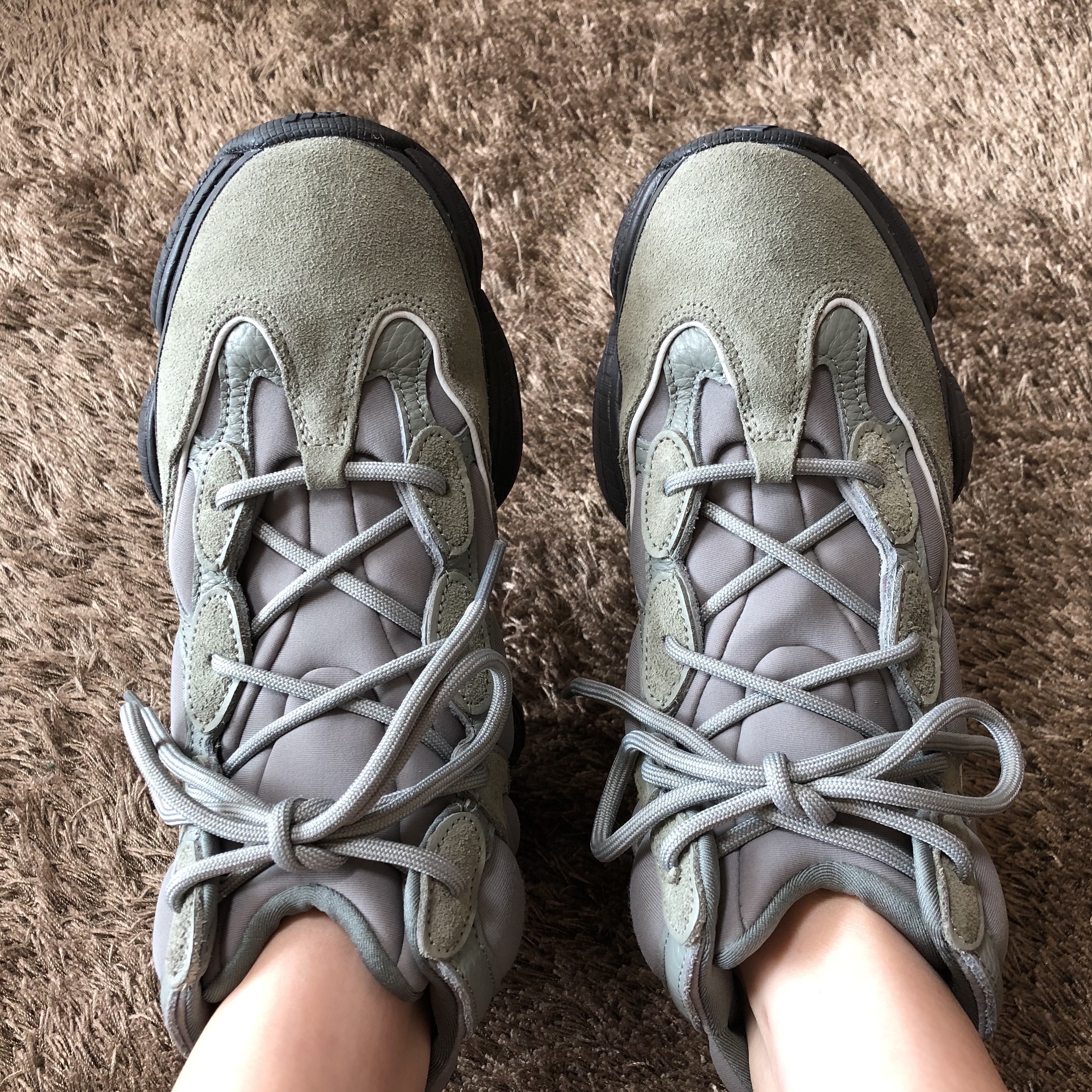 Adidas Yeezy 500 High Mist Slate 착용 스타일 - 2