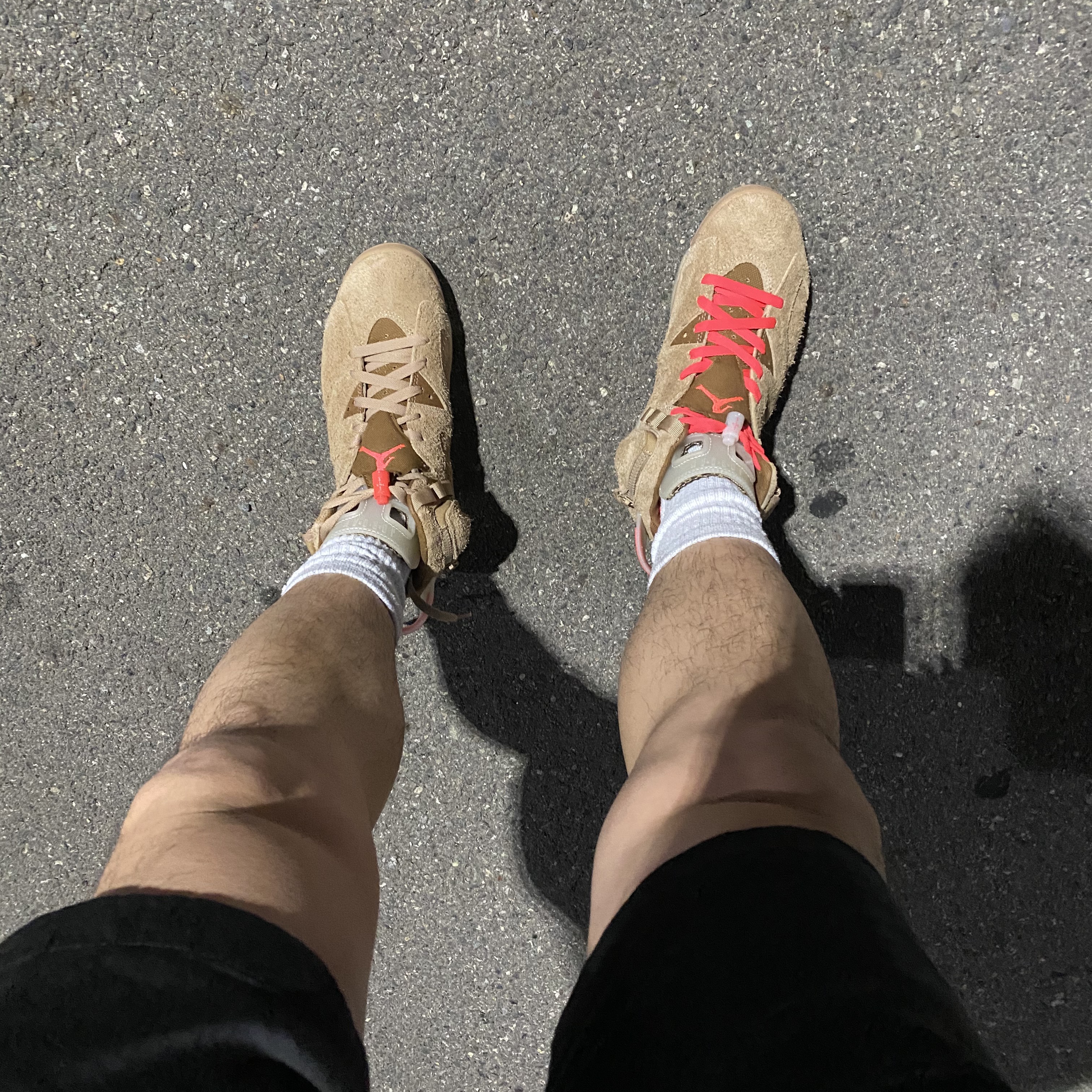 Jordan 6 x Travis Scott Retro SP British Khaki 착용 스타일 - 2