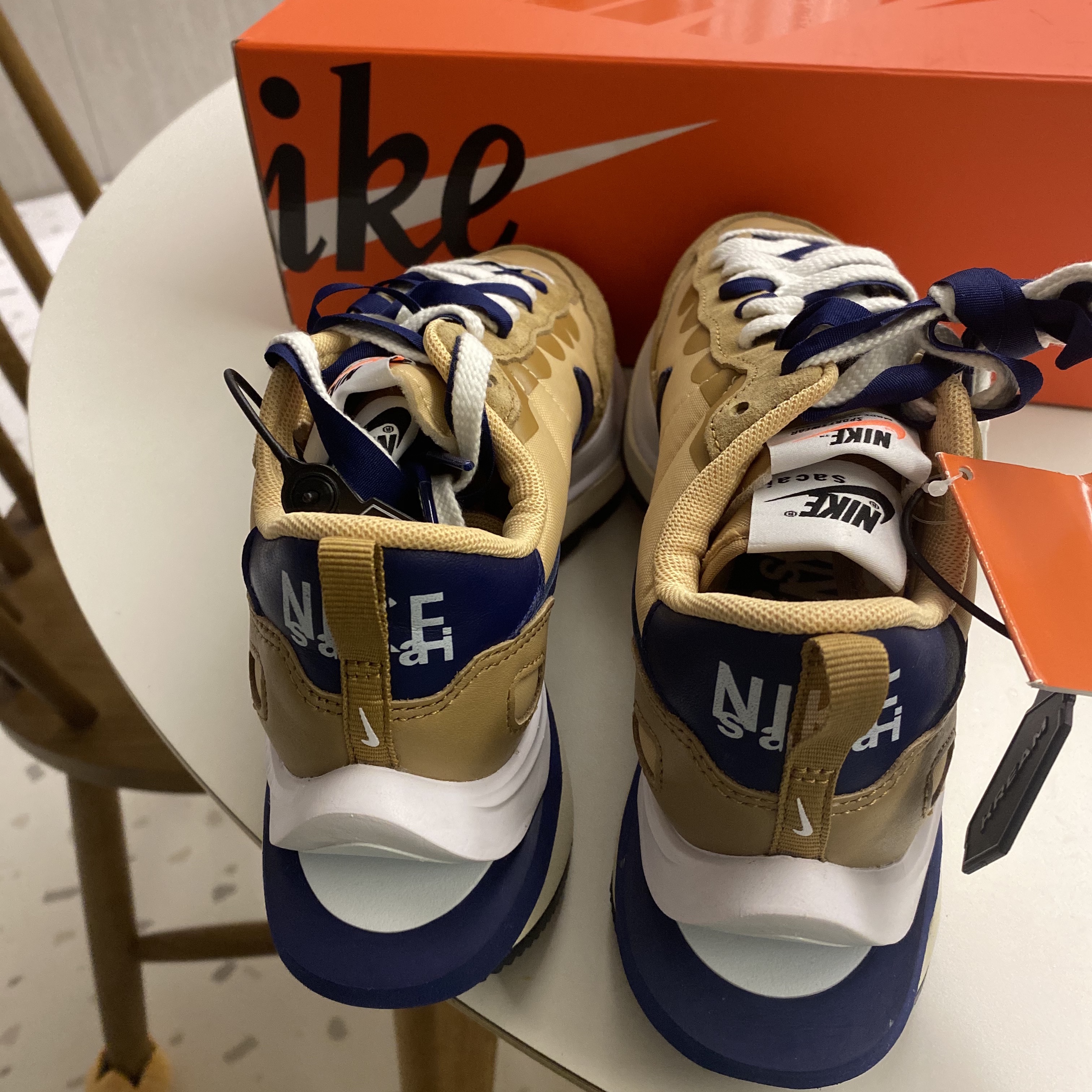 Nike x Sacai VaporWaffle Sesame and Blue Void 착용 스타일 - 5
