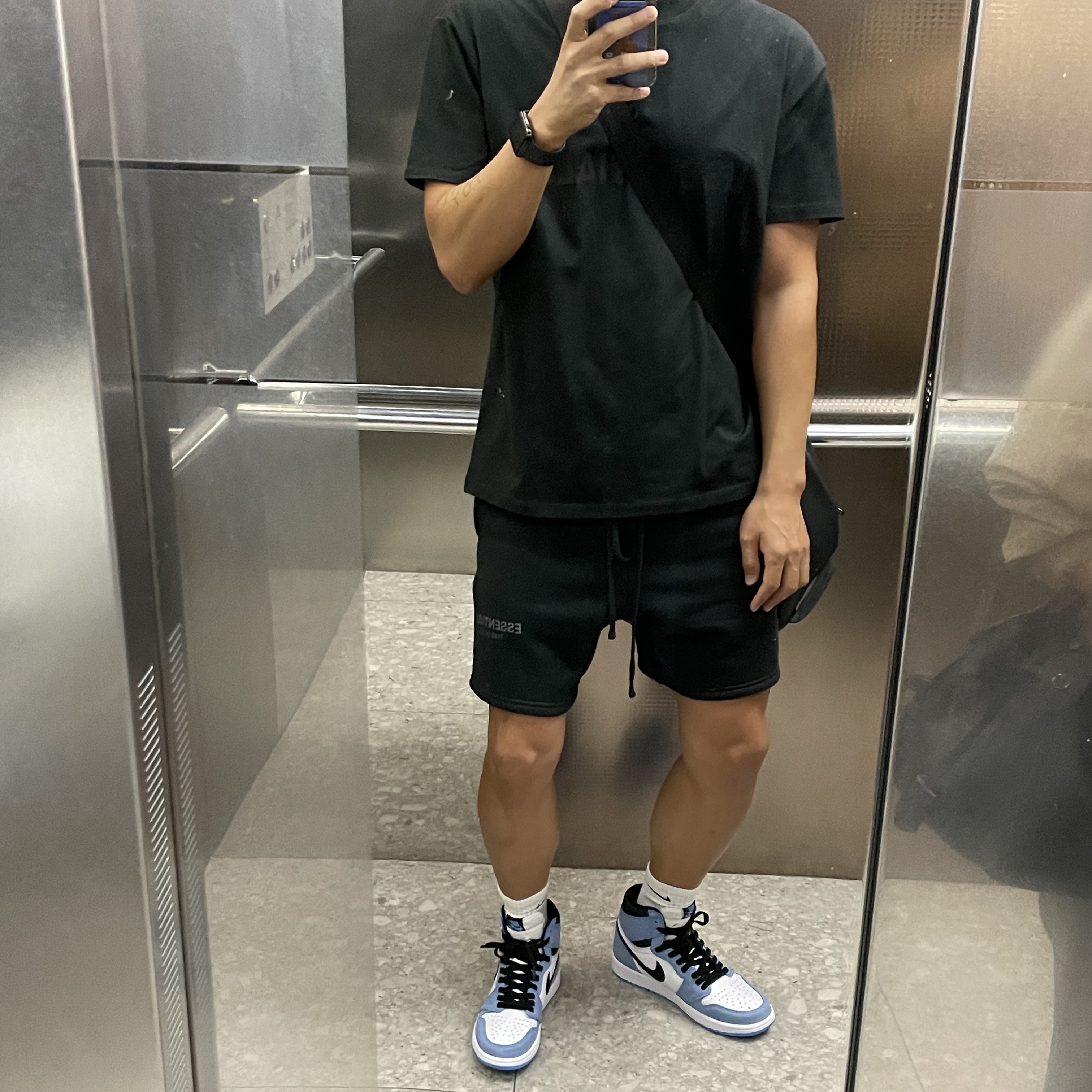 Jordan 1 Retro High OG University Blue, Essentials 3D Silicon Applique Boxy T-Shirt Dark Slate/Black 2020 착용 스타일