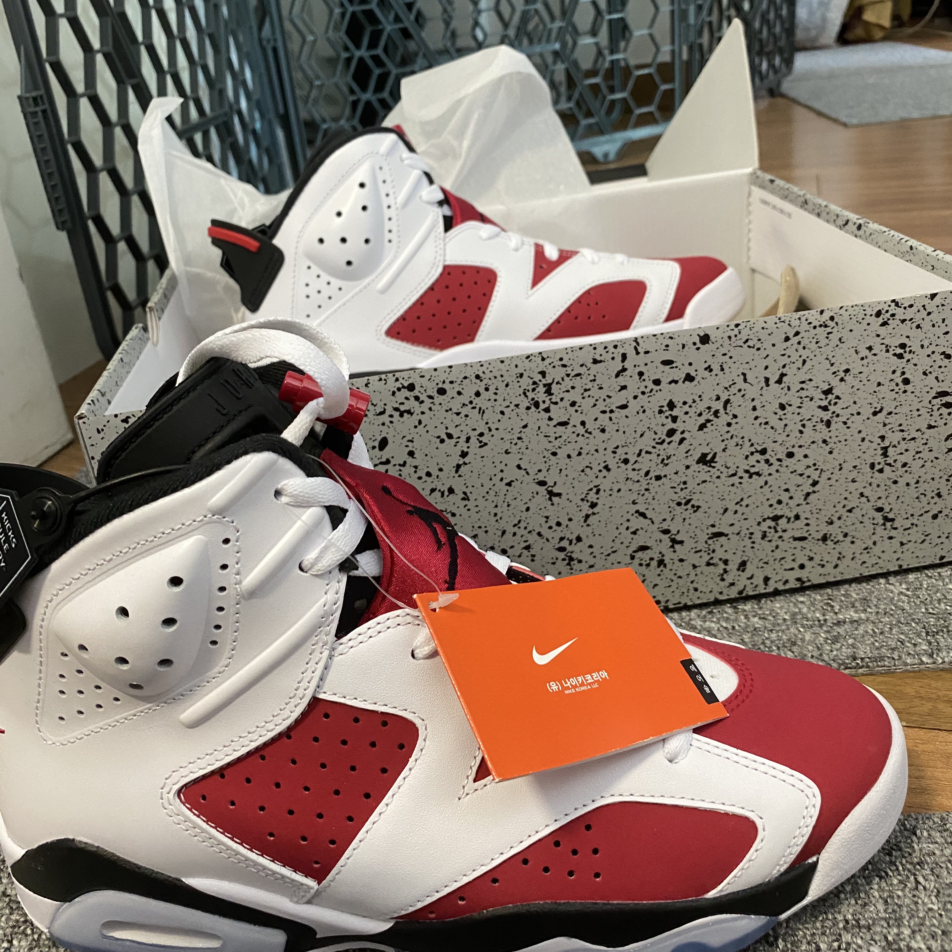 Jordan 6 Retro Carmine 2021 착용 스타일 - 3
