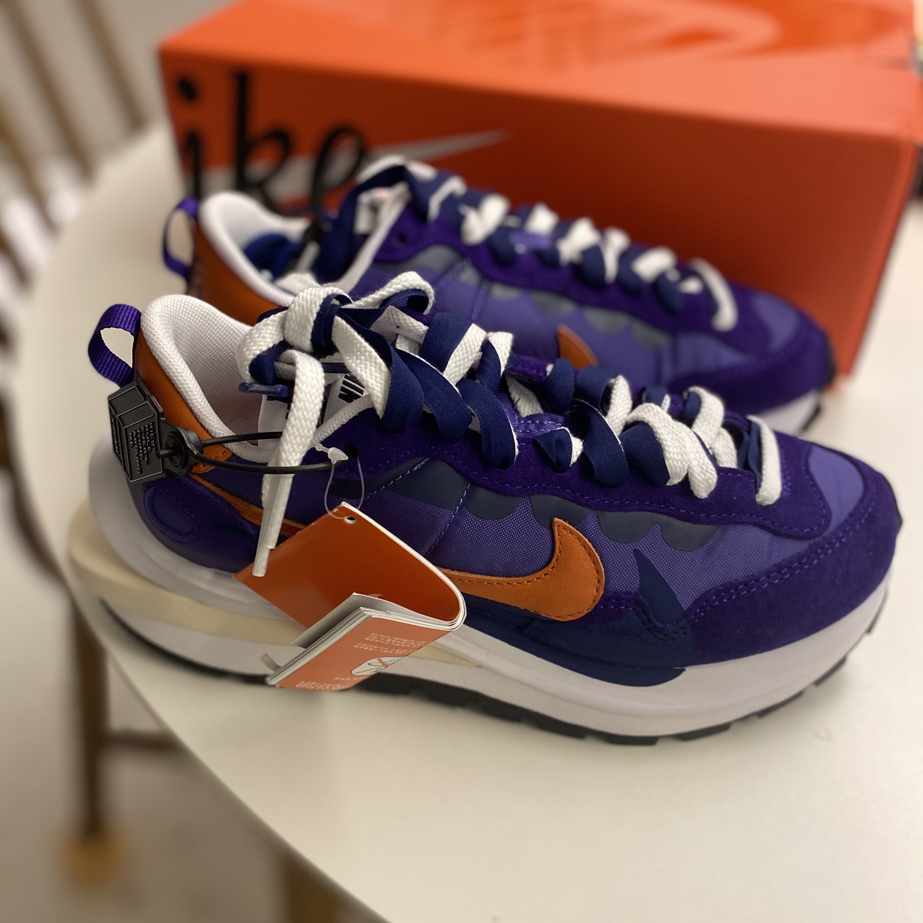 Nike x Sacai VaporWaffle Dark Iris 착용 스타일 - 5