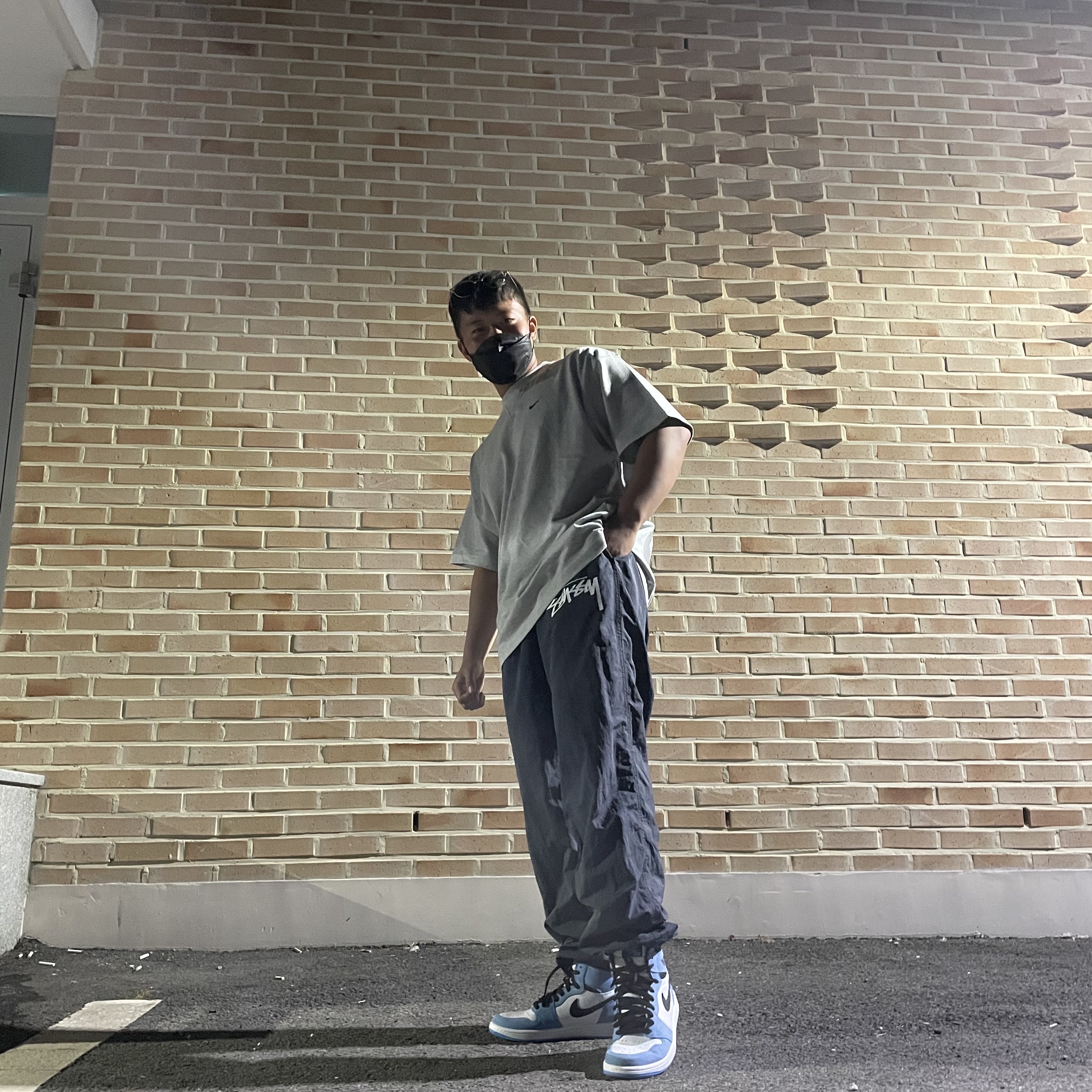 Jordan 1 Retro High OG University Blue, Nike x Stussy Beach Pants Off Noir 착용 스타일