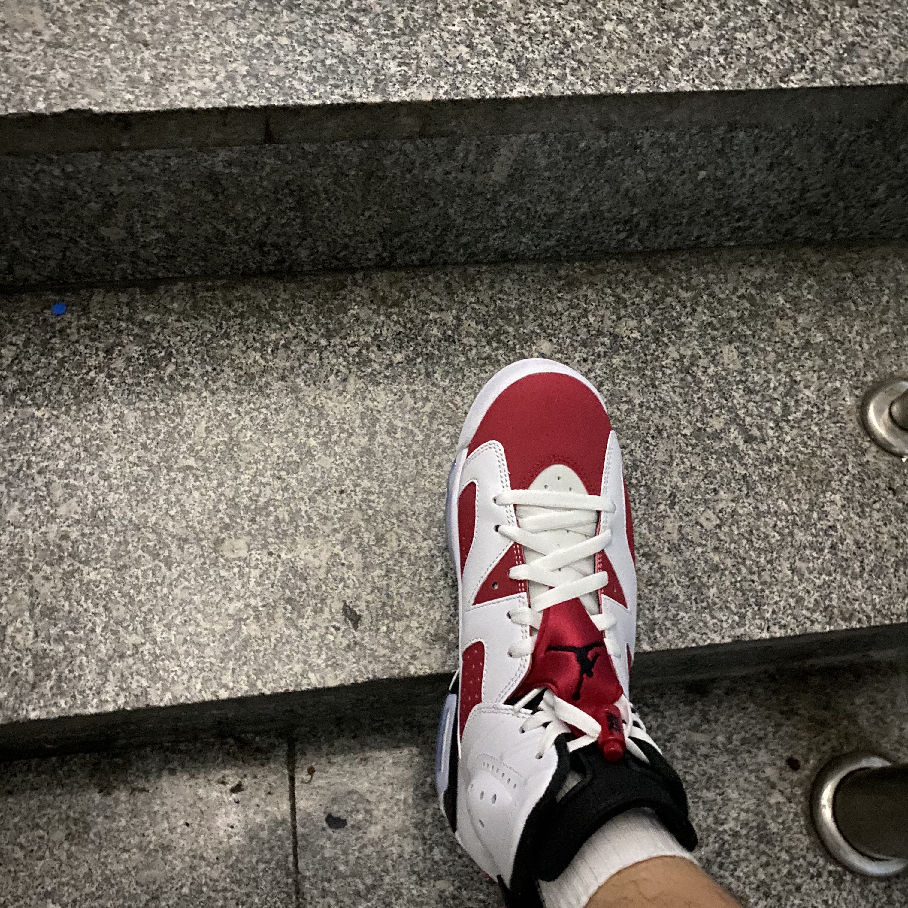 Jordan 6 Retro Carmine 2021 착용 스타일 - 1