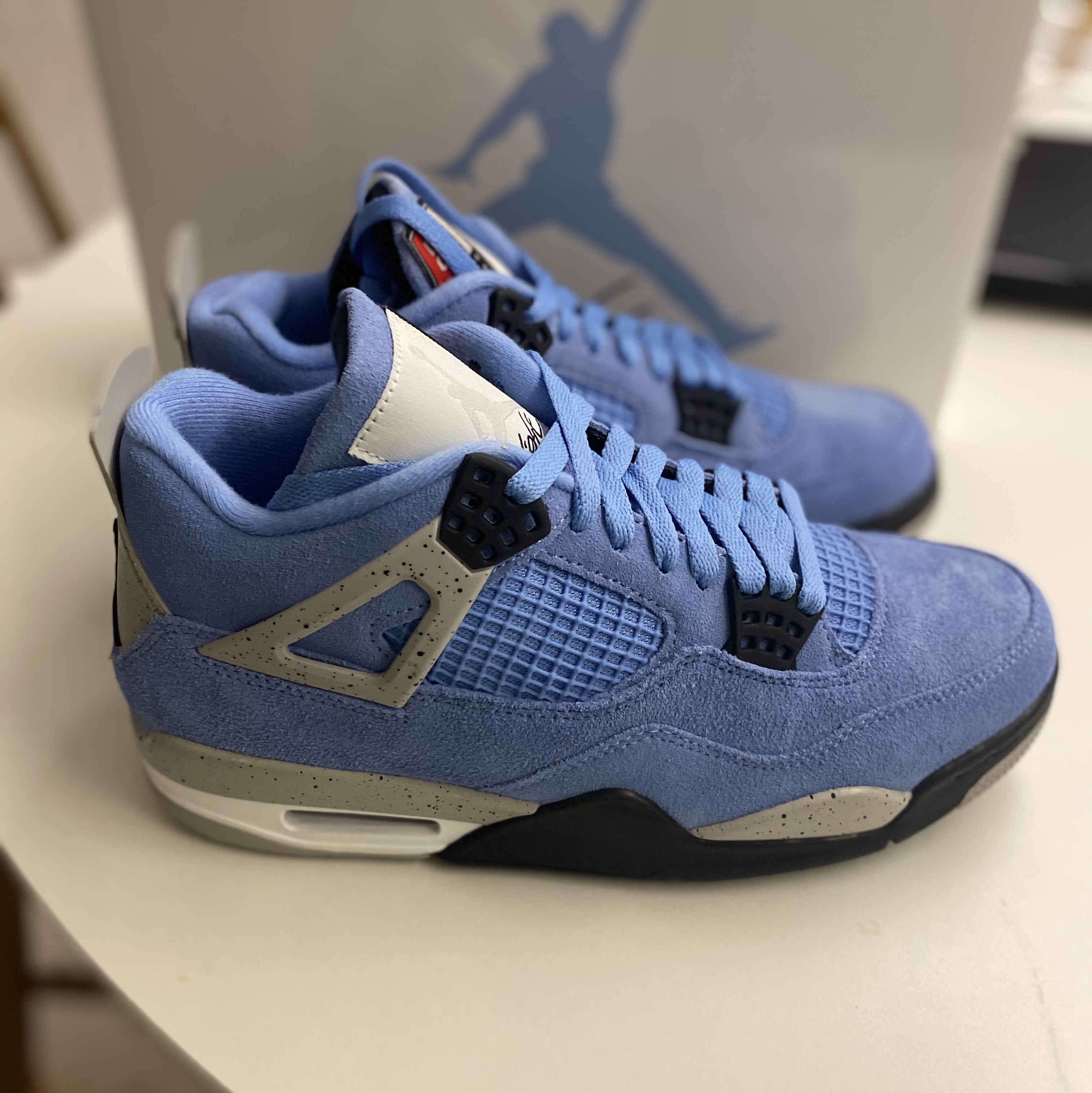 Jordan 4 Retro University Blue 착용 스타일 - 1