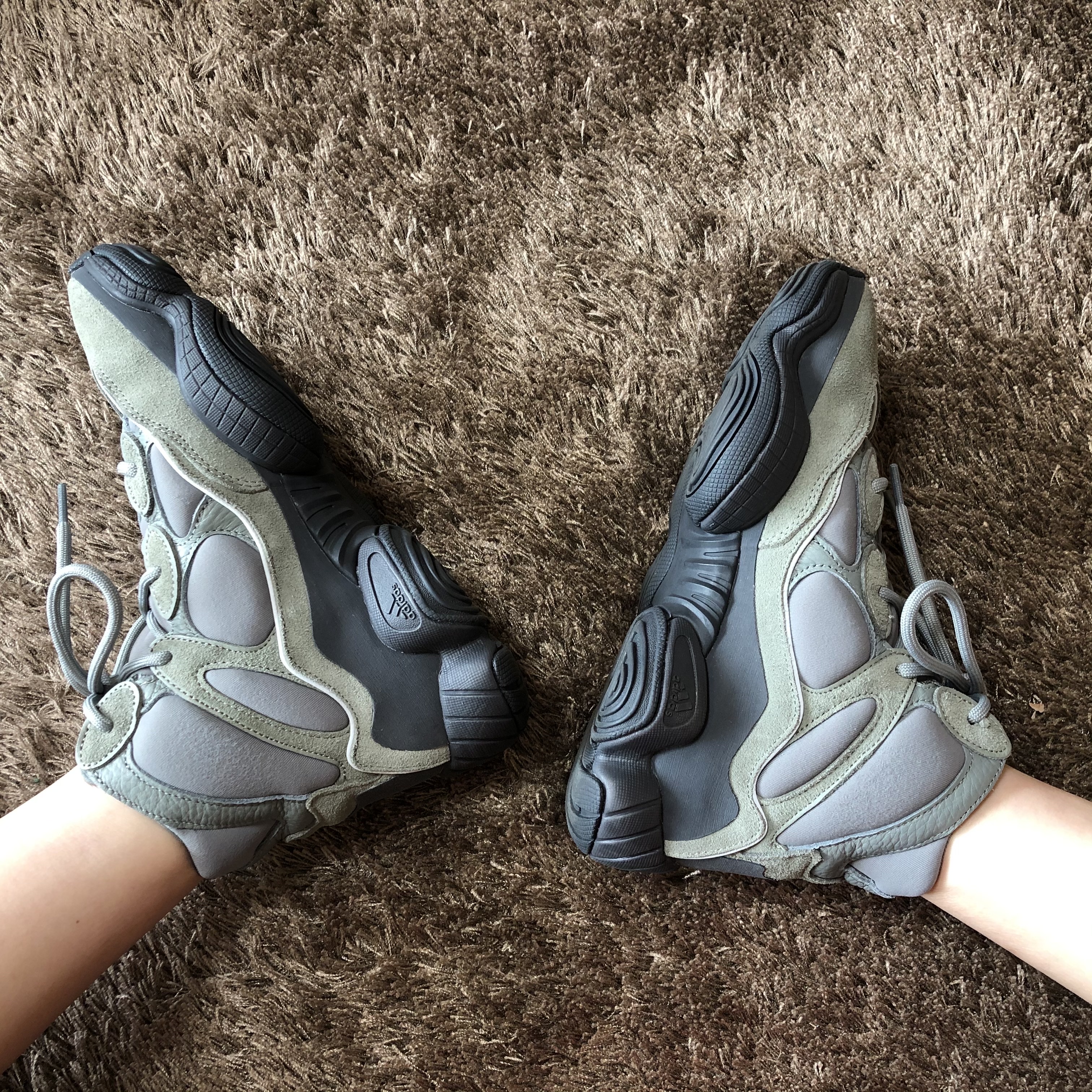 Adidas Yeezy 500 High Mist Slate 착용 스타일 - 1