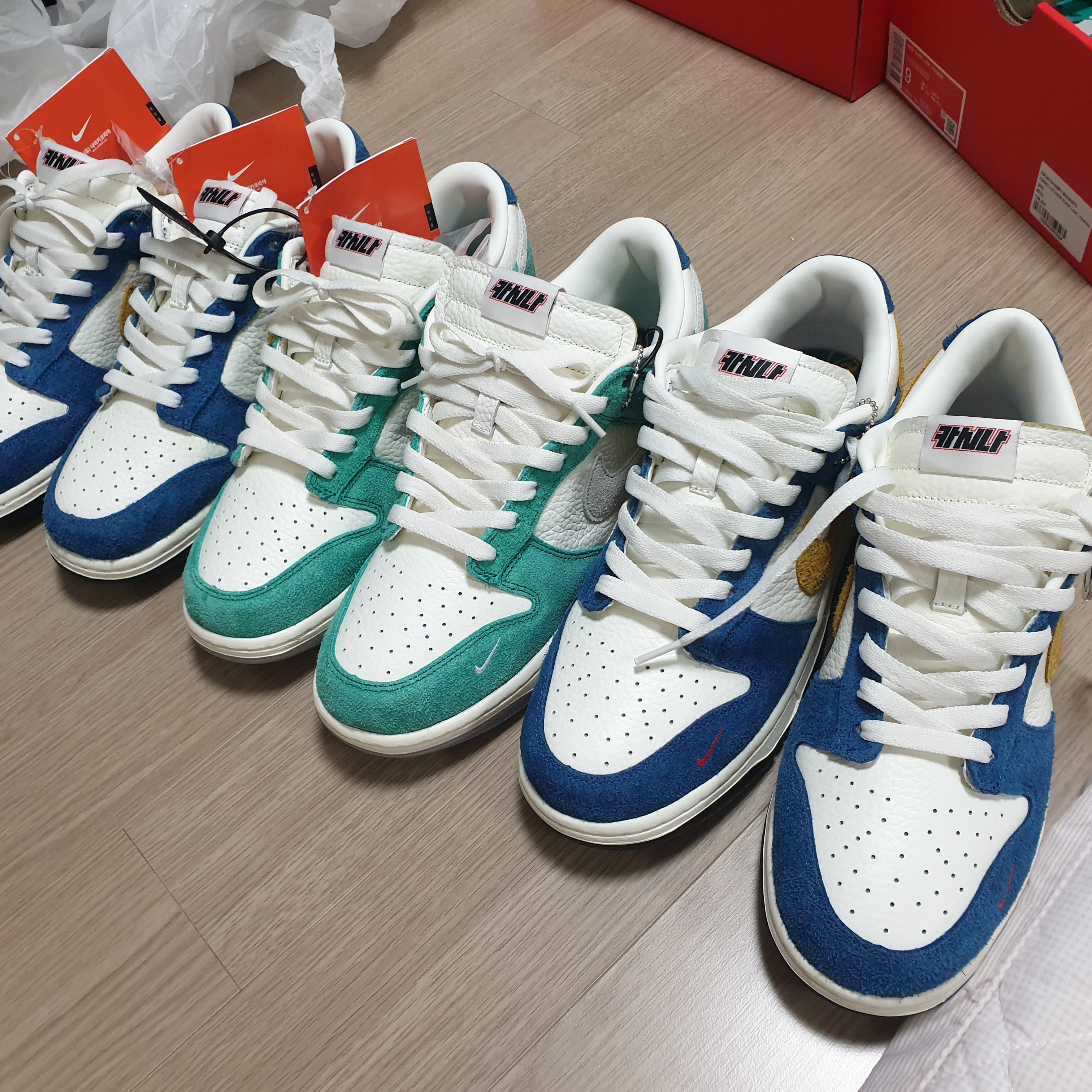 Nike x Stussy Windrunner Jacket Off Noir, Nike x Kasina Dunk Low 80's Bus 착용 스타일 - 1