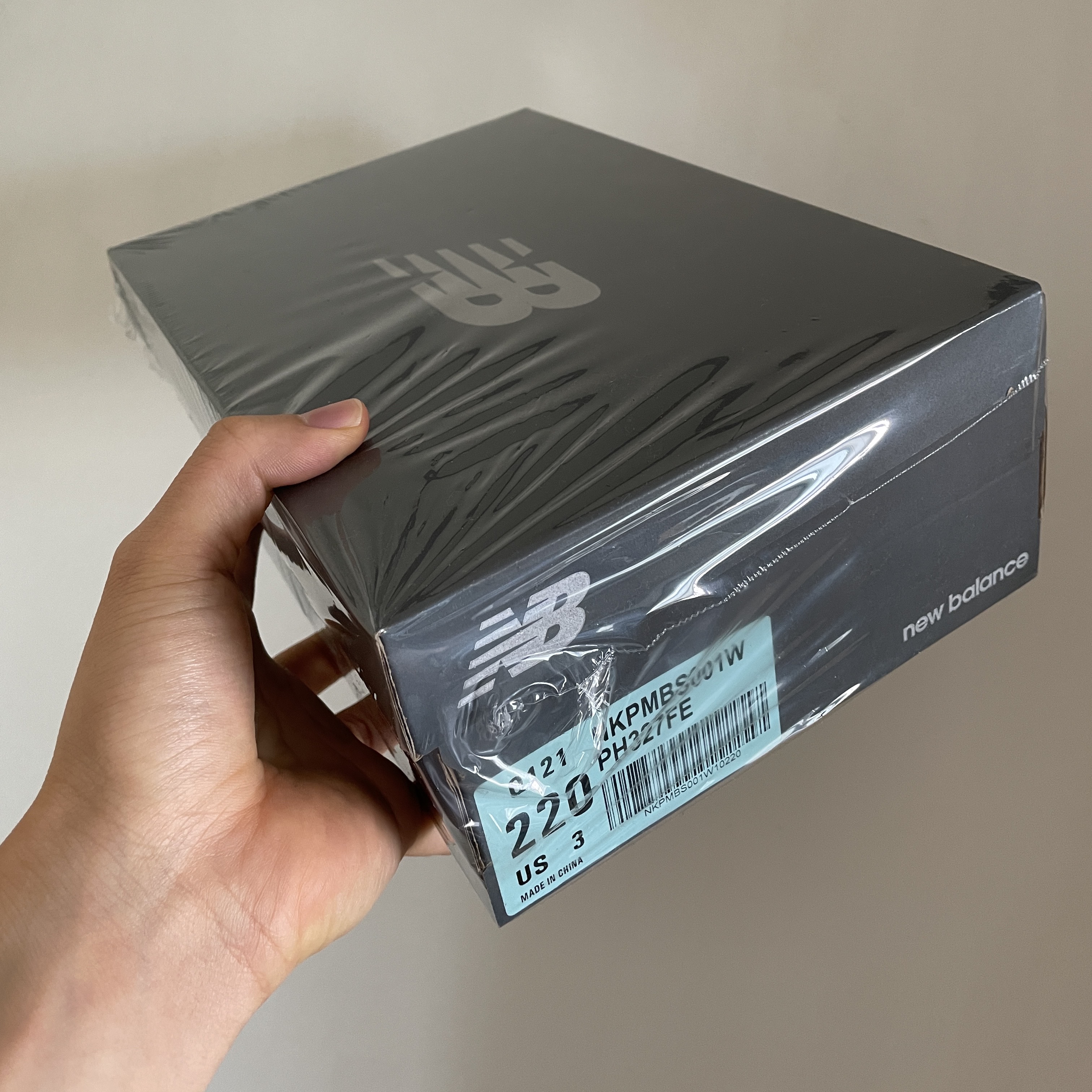 (PS) New Balance 327 White Black 착용 스타일 - 2