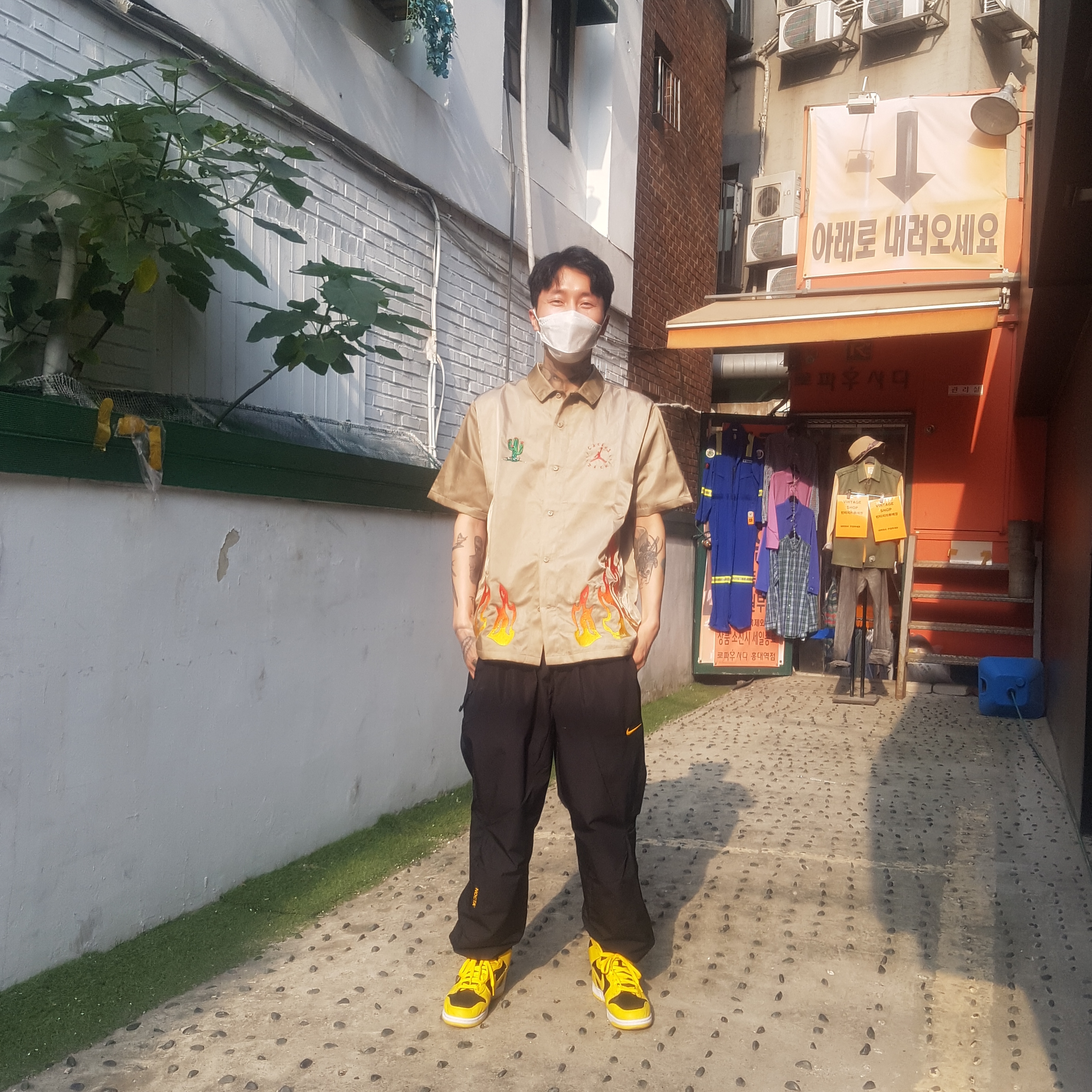 Jordan x Travis Scott Button Down Top - Asia, Nike x Drake Nocta Essential Track Pants Black - US/EU 착용 스타일