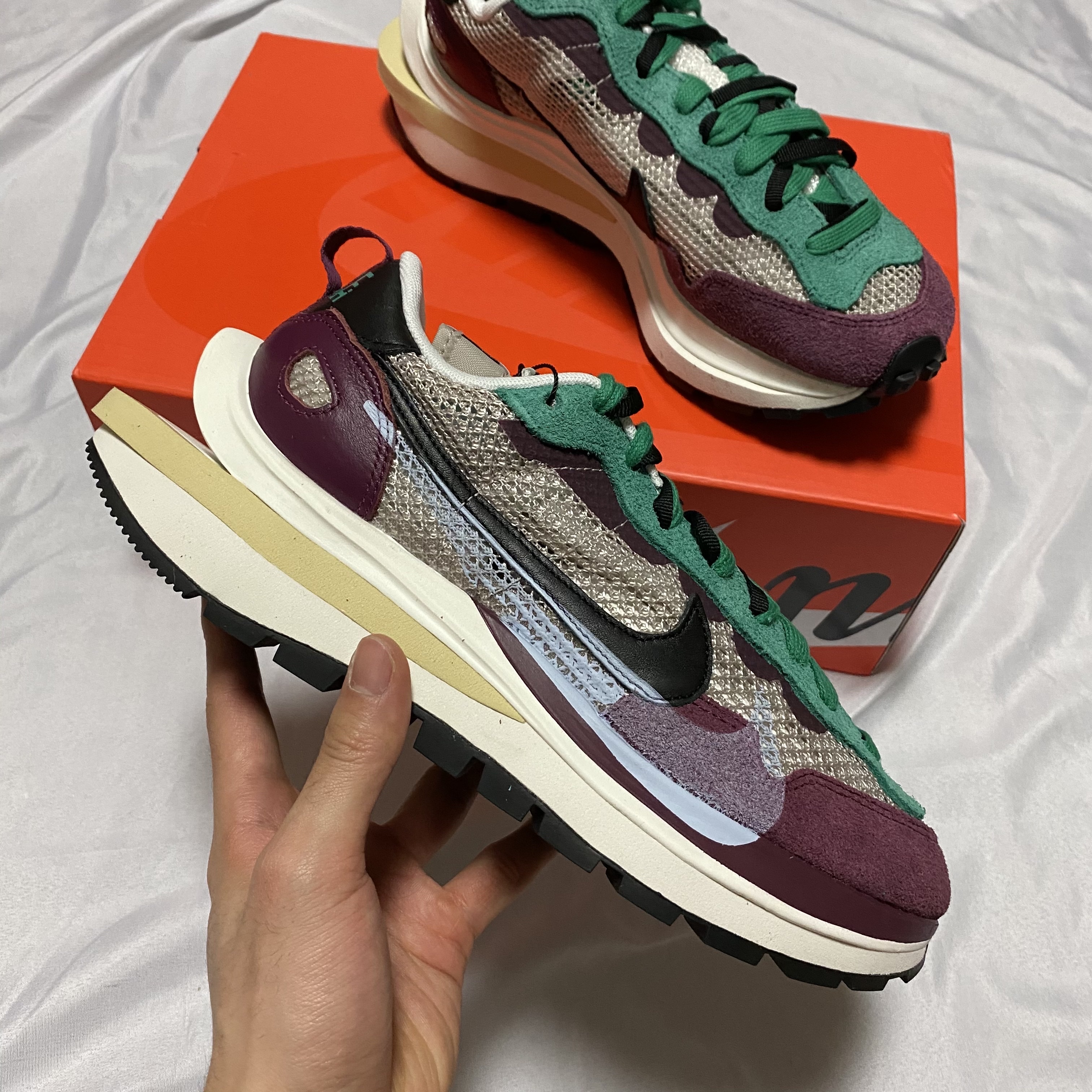 Nike x Sacai VaporWaffle String & Black Villain Red 착용 스타일