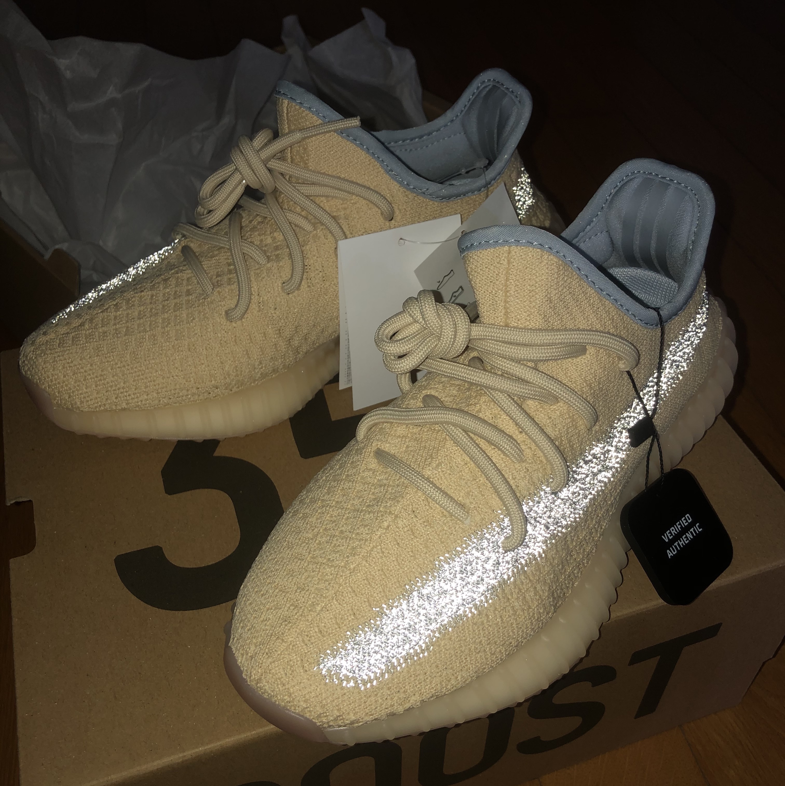 Adidas Yeezy Boost 350 V2 Linen 착용 스타일 - 1